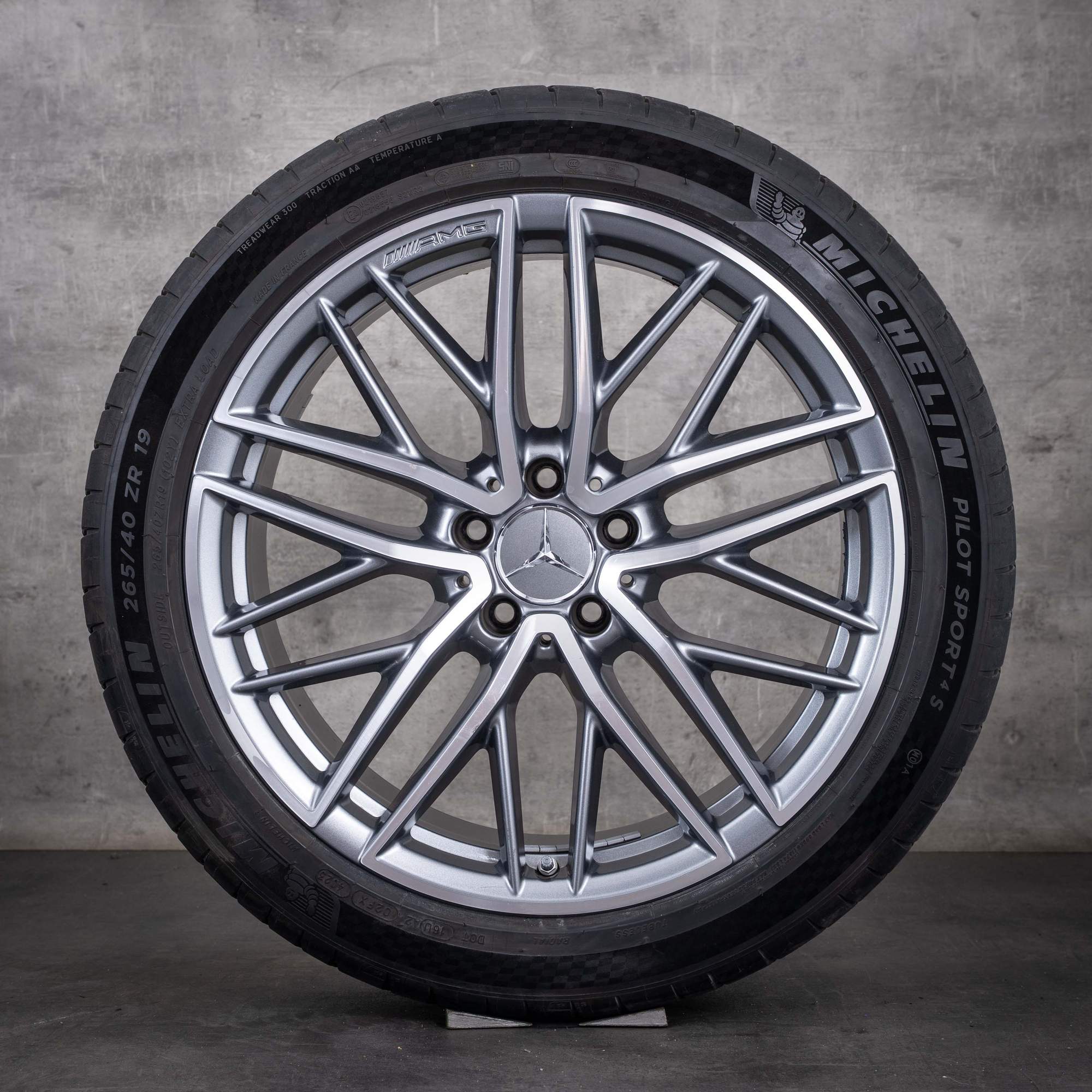 Originele Mercedes-Benz C-Klasse 63 AMG S E Performance winterbanden op velg 19 inch S206 velgen A2064012900 A2064012400 titaniumgrijs met diamond cut