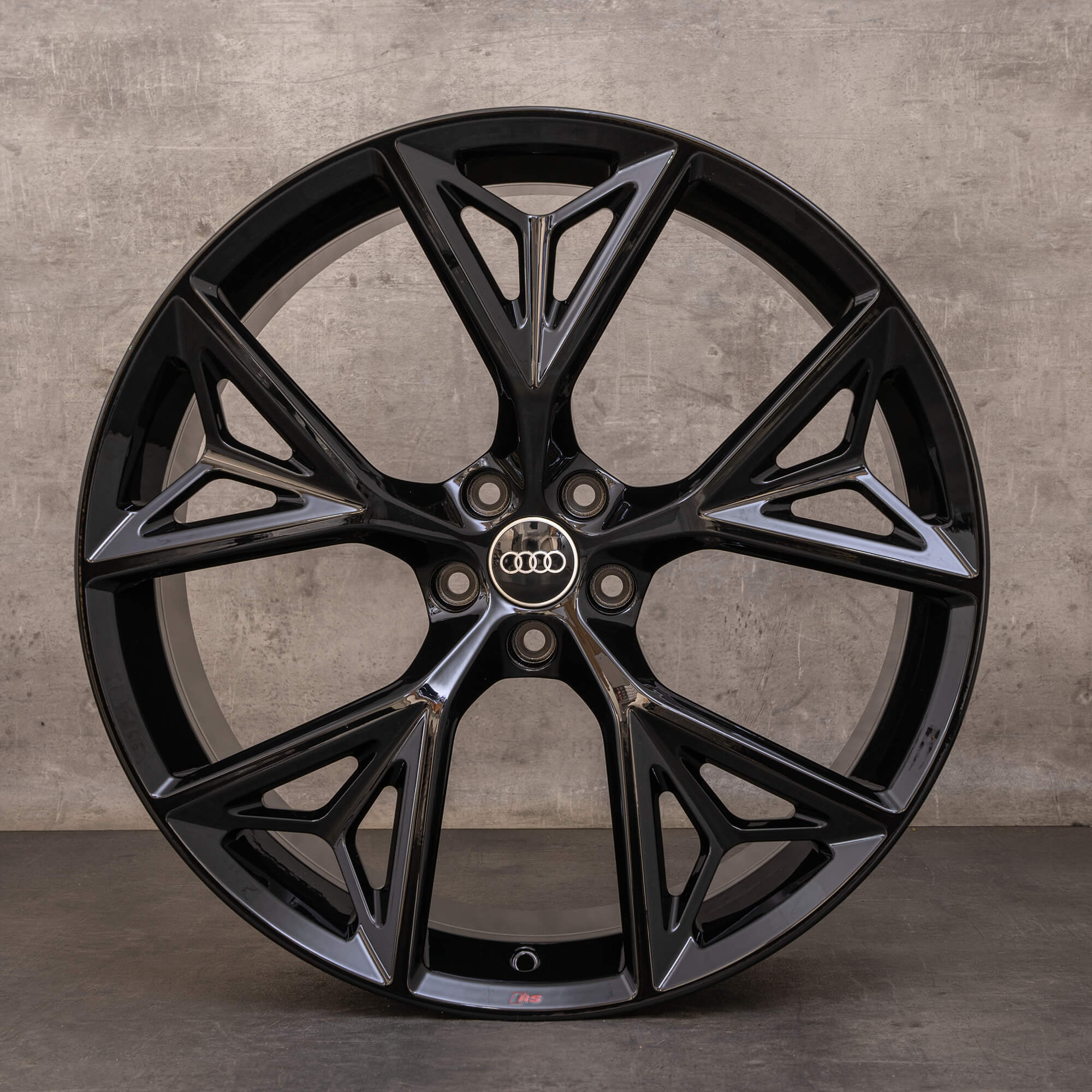Oryginalne koła zimowe do Audi Q8 SQ8 22 cale felgi 4M8 4M8601025AB czarne z połyskiem