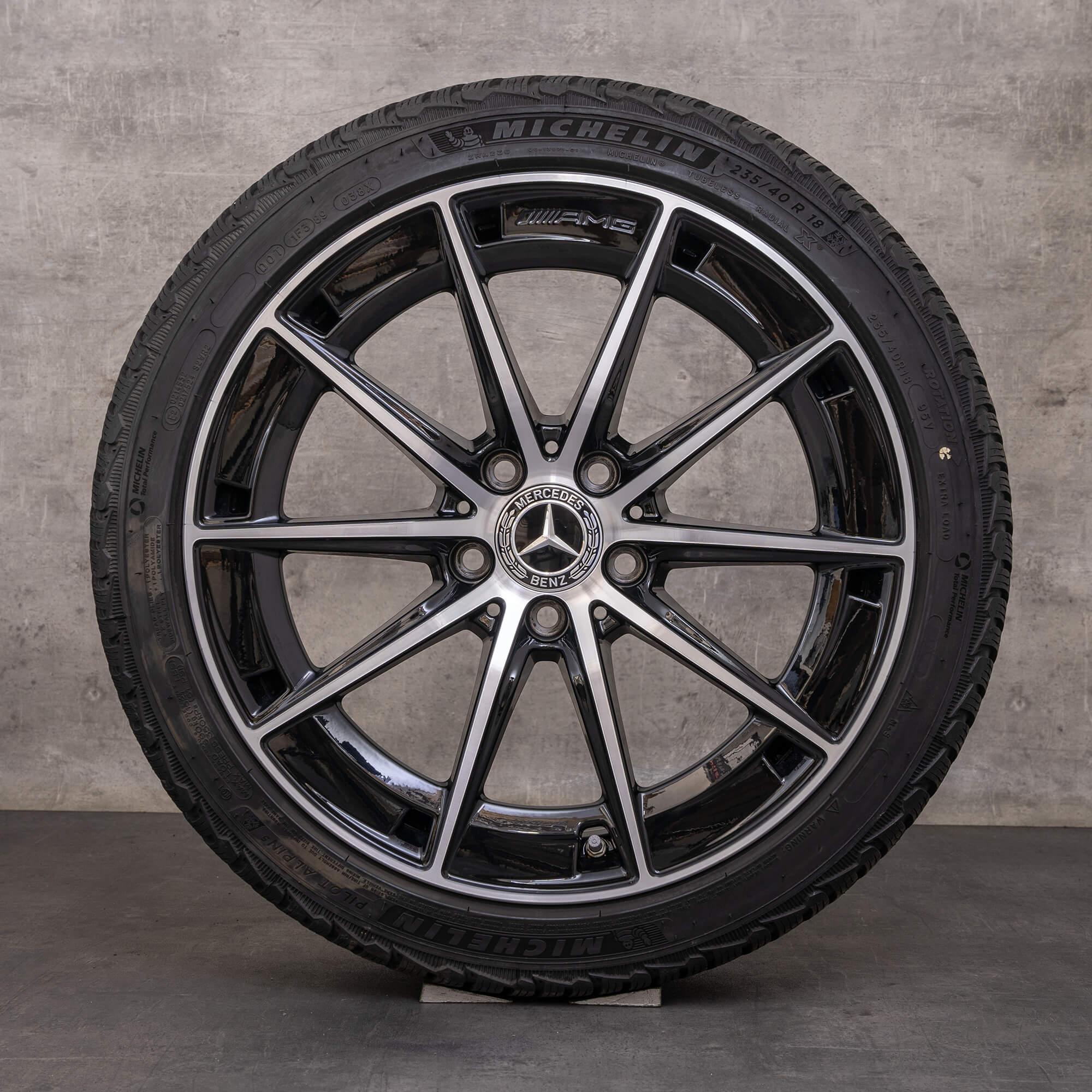 Alkuperäiset Mercedes Benz CLA 35 AMG talvirenkaat 18 tuuman C118 vanteet A1184010500 musta kiillotettu