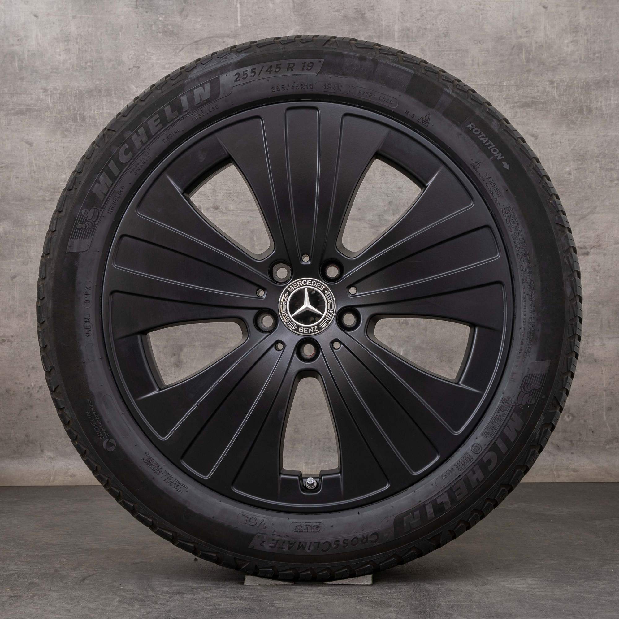 Alkuperäiset Mercedes Benz EQE talvirenkaat 19 tuuman V295 vanteet A2954011200 musta matta