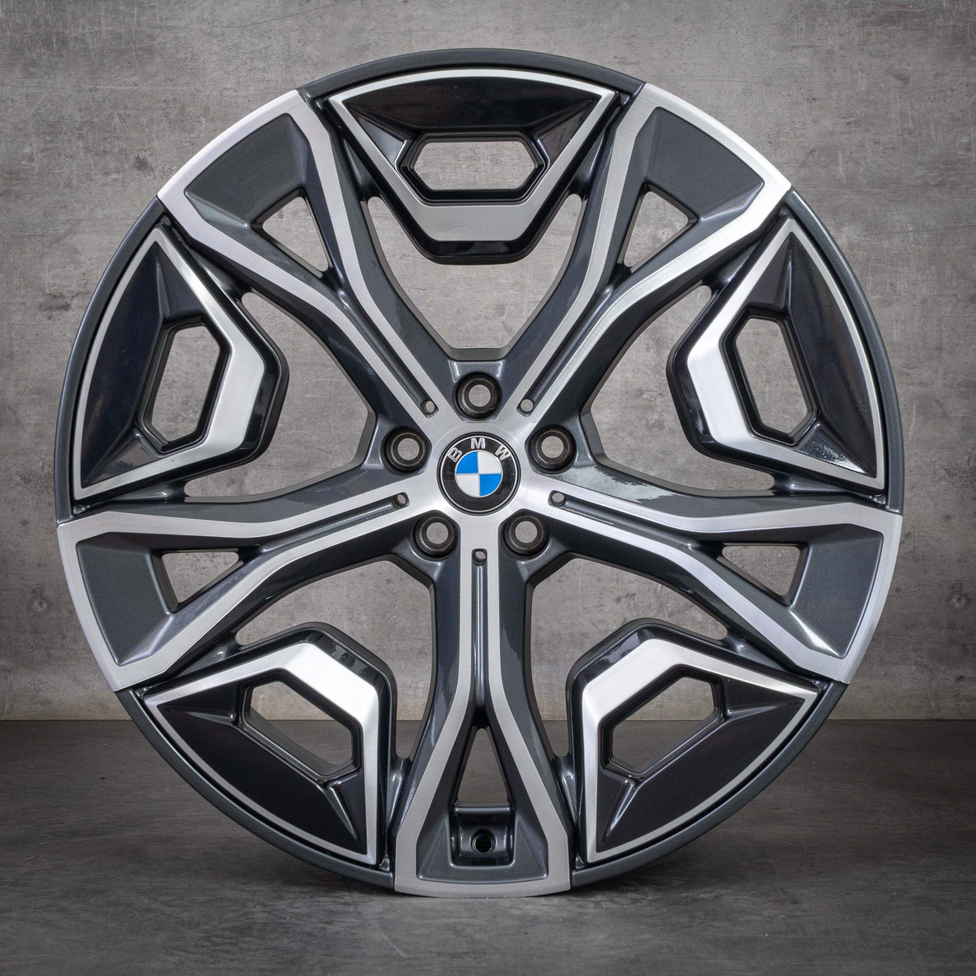 Oryginalne felgi BMW iX 22 cale i20 Styling 1020 5A02658 orbit grey polerowane