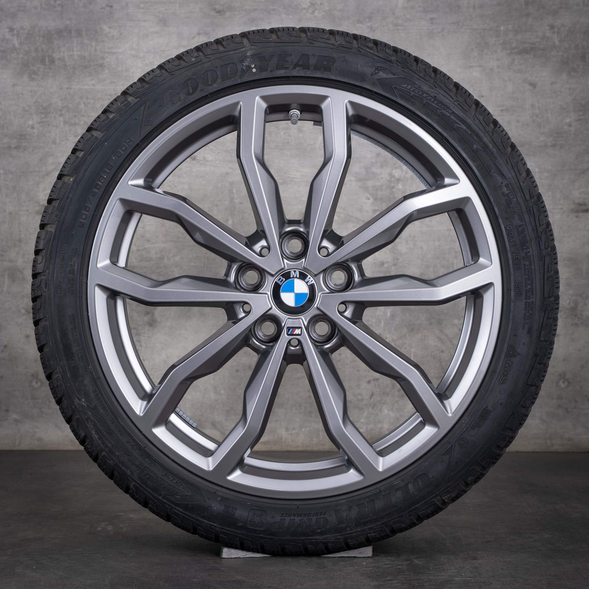 Oryginalne koła zimowe BMW serii 1 i Serii 2, 18 cali, F40, F44, Gran Coupe, stylizacja 771 M, 6877550, kolor ferric grey, połysk