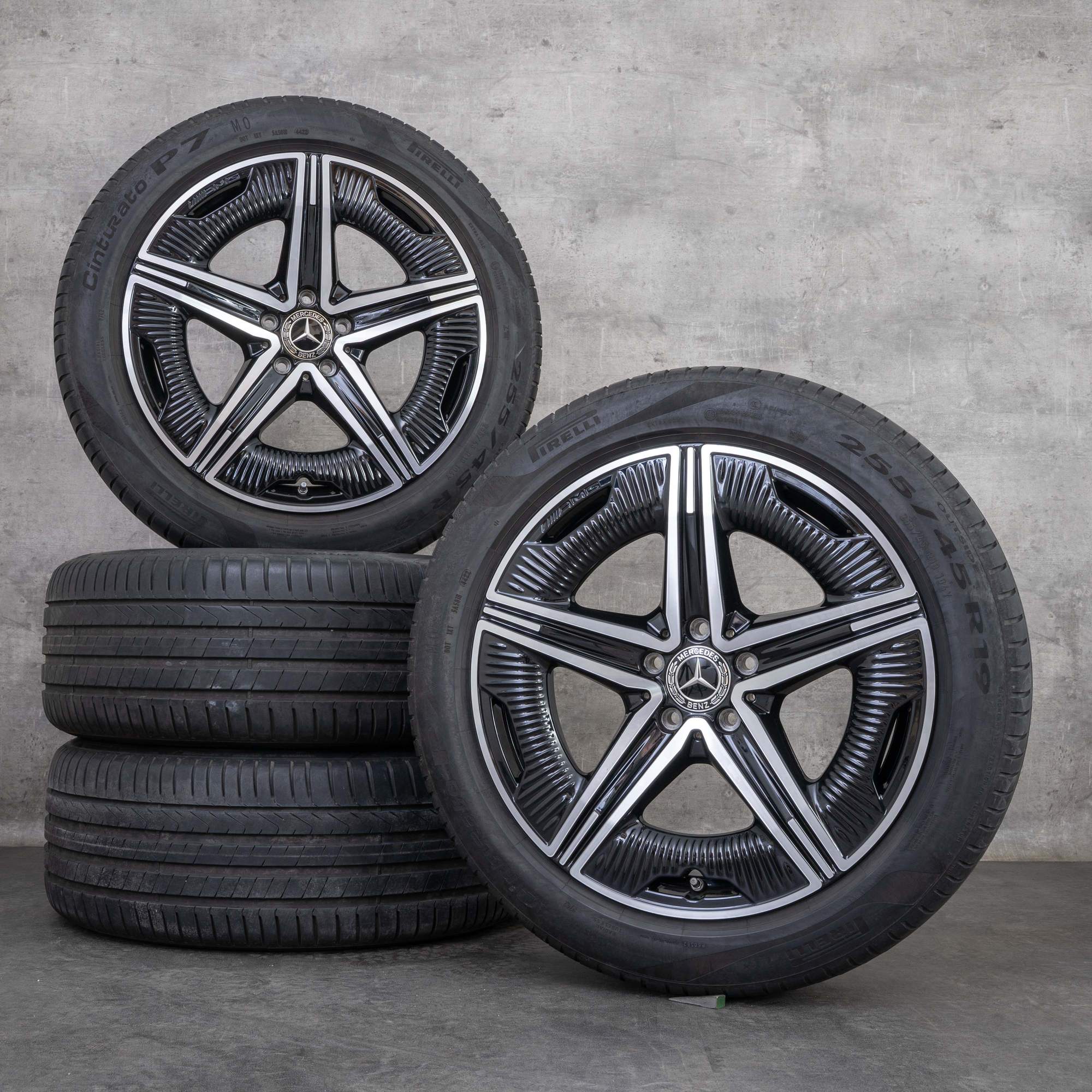 Alkuperäiset Mercedes-Benz EQE AMG -talvirenkaat 19 tuumaa V295-vanteet A2954012200 diamond cut mustat