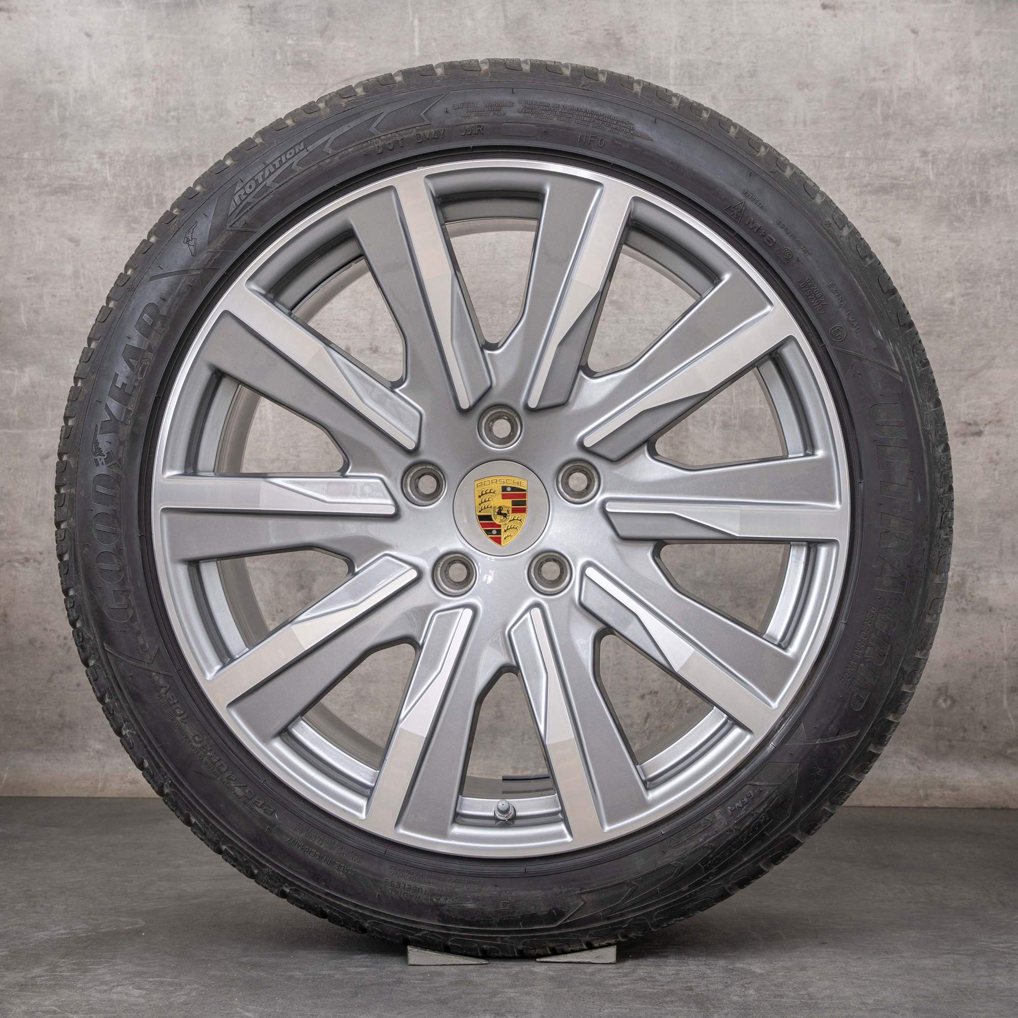 Oryginalne koła zimowe Porsche Taycan 20 cali 9J1 I II 4S Cross Turismo GTS Felgi 9J1601025L 9J1601025M Polerowane platynowe srebro