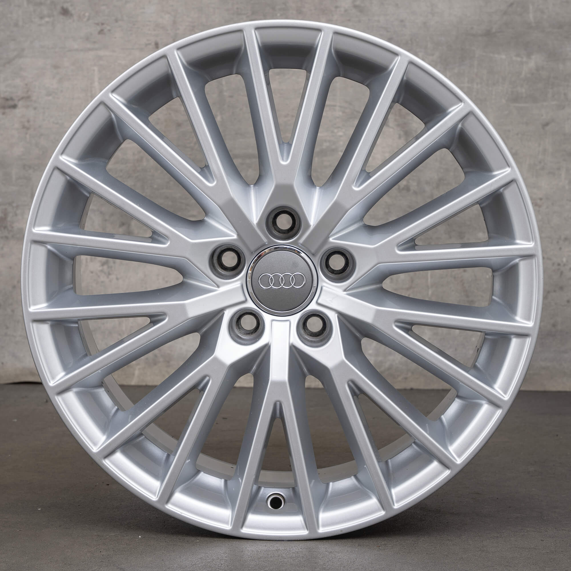 Audi TT TTS 8S 18 inch rims 8S0601025D 10 V spoke design S-Line