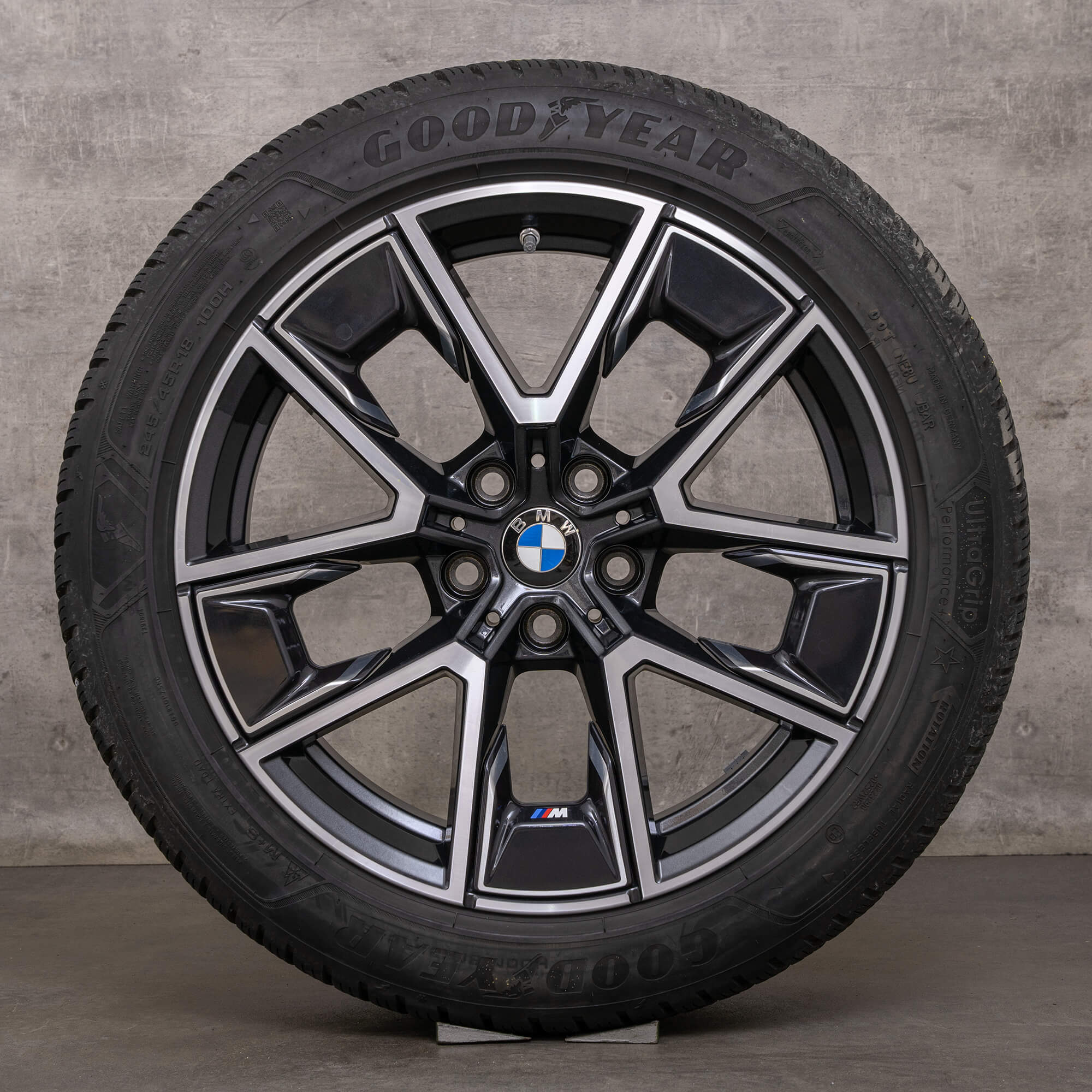 Original BMW 4-serie i4 vinterhjul 18-tommers G26 styling 858 M felger 8747286 svart blank snudd