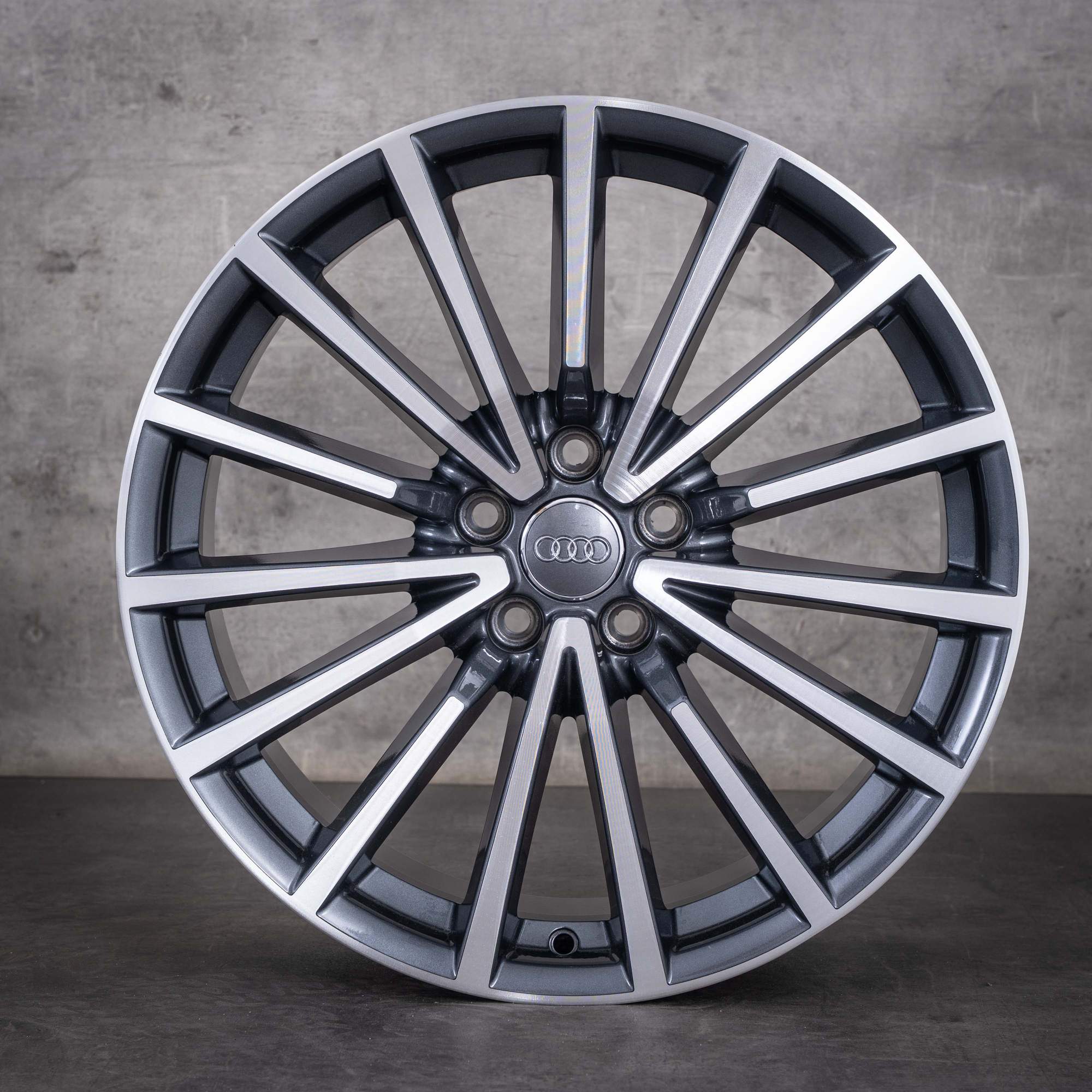 Original Audi A5 S5 Felgen 19 Zoll 8W B9 F5 8W0601025AN titan glanzgedreht