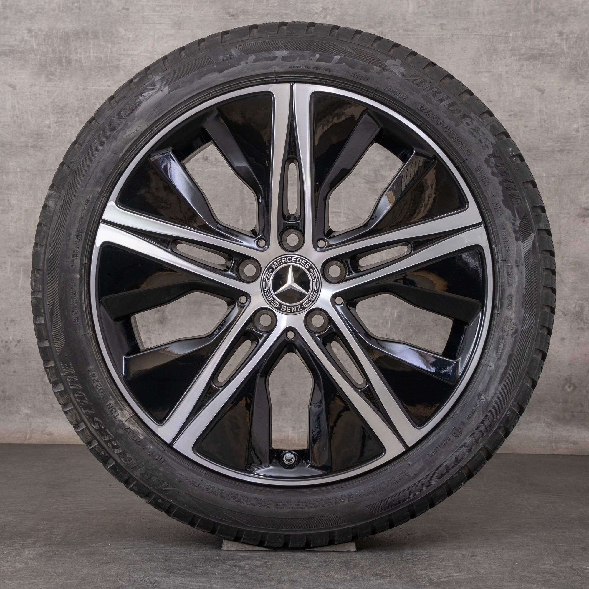 Alkuperäiset Mercedes Benz A B-sarja CLA talvirenkaat 18 tuuman W177 V177 W247 C118 X118 vanteet A1774010500 musta kiillotettu