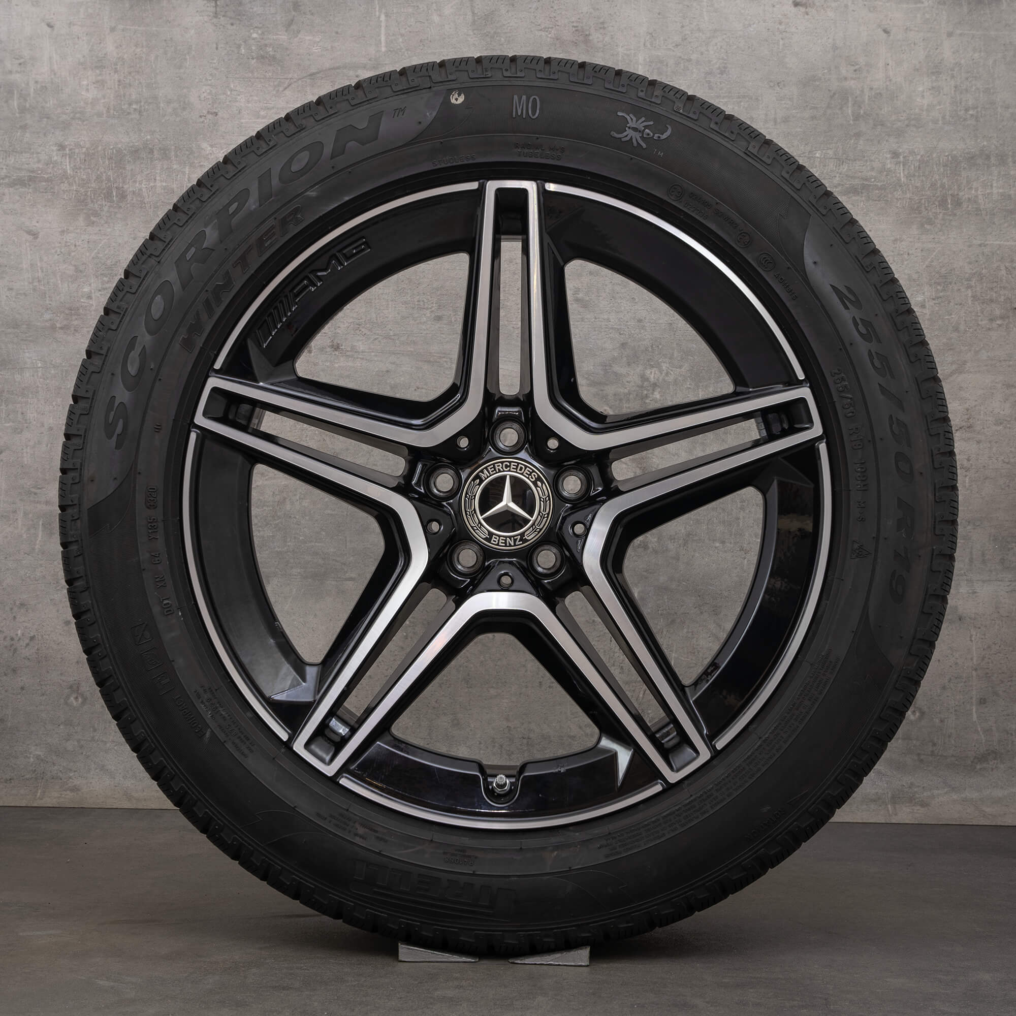 Mercedes-Benz AMG ホイールセット 235/50 ZR19 Mercedes-Benz AMG