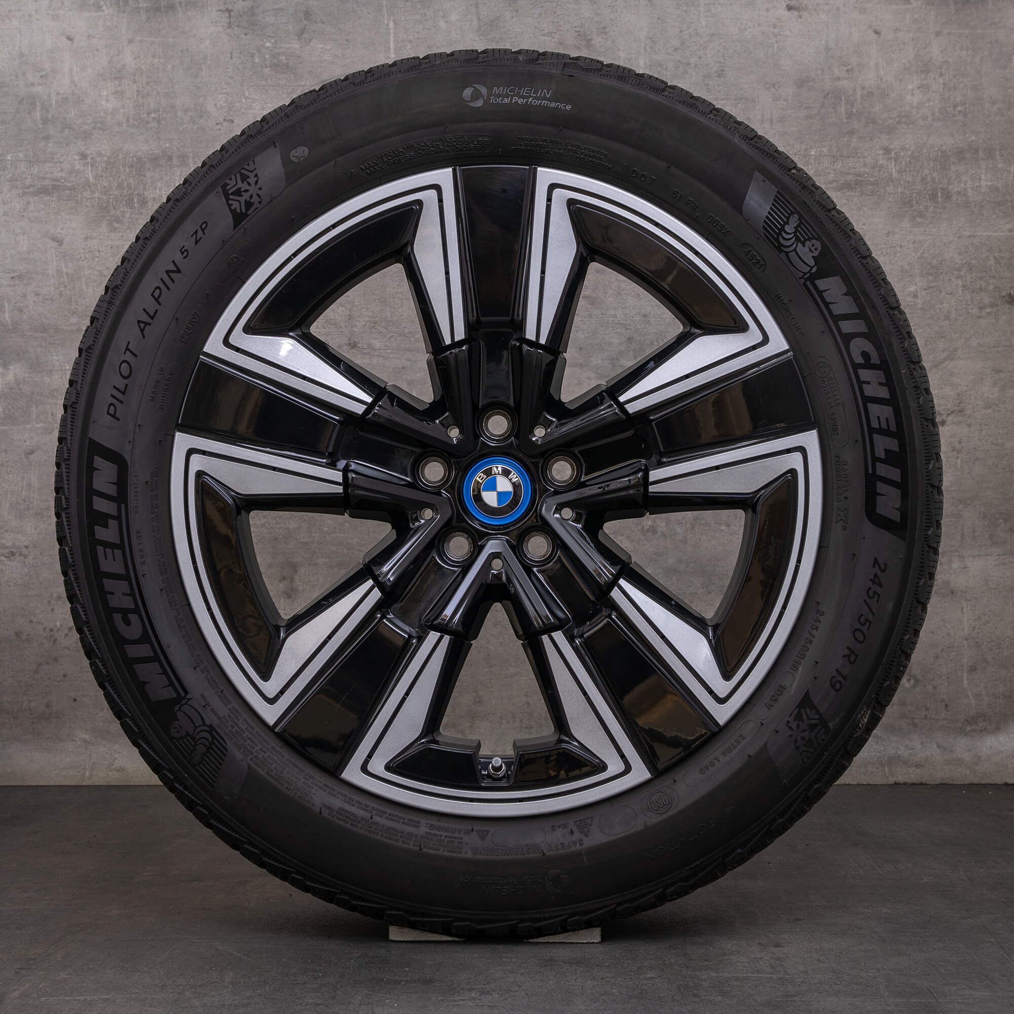 Originale BMW iX3 vinterdæk med fælge 19 tommer G08 styling 842 6895627 sort sølv blank