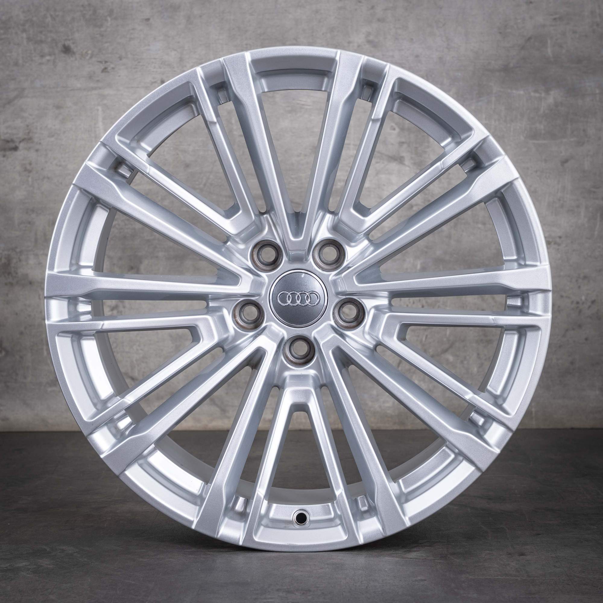 Oryginalne felgi Audi A5 S5 19 cali F5 8W B9 – koła letnie 8W0601025CC, srebrne błyszczące