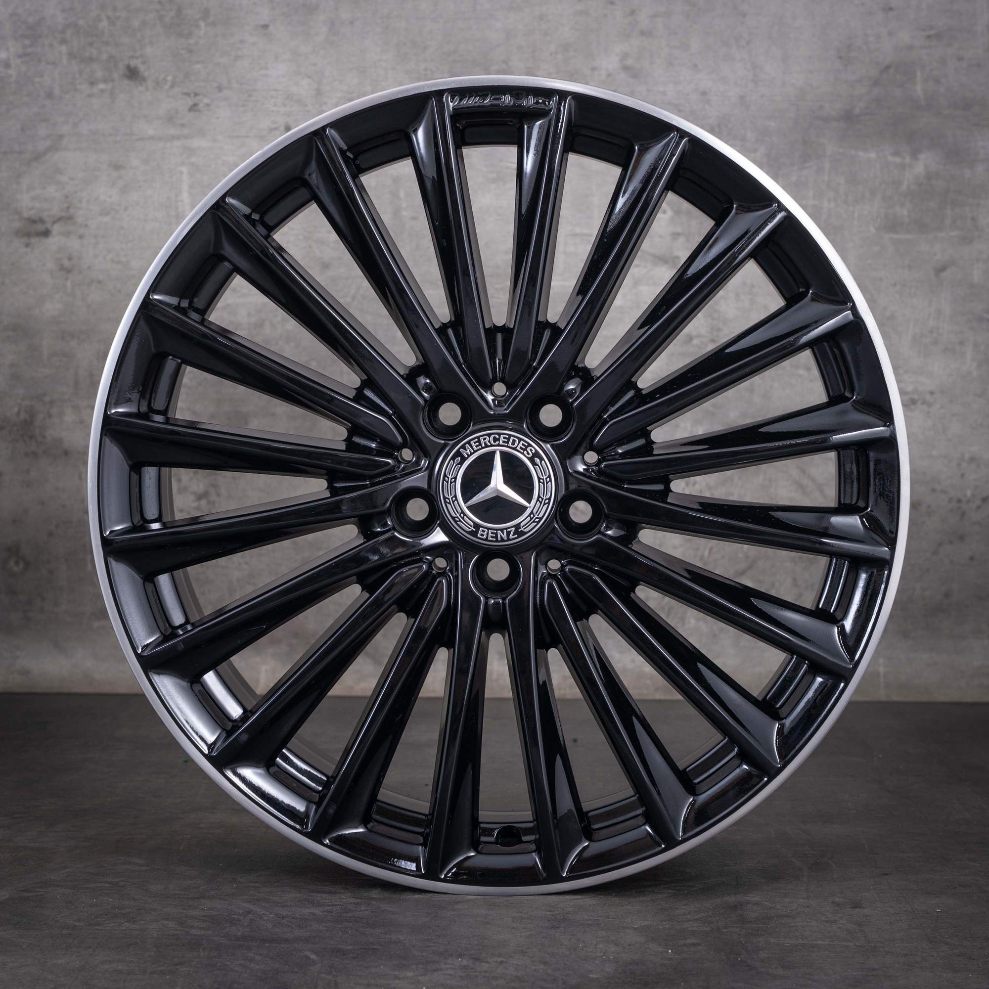 Alkuperäiset Mercedes-Benz A- ja B-sarjan CLA AMG -vanteet 19 tuumaa W177 V177 W247 C118 X118 A1774014200 diamond cut musta