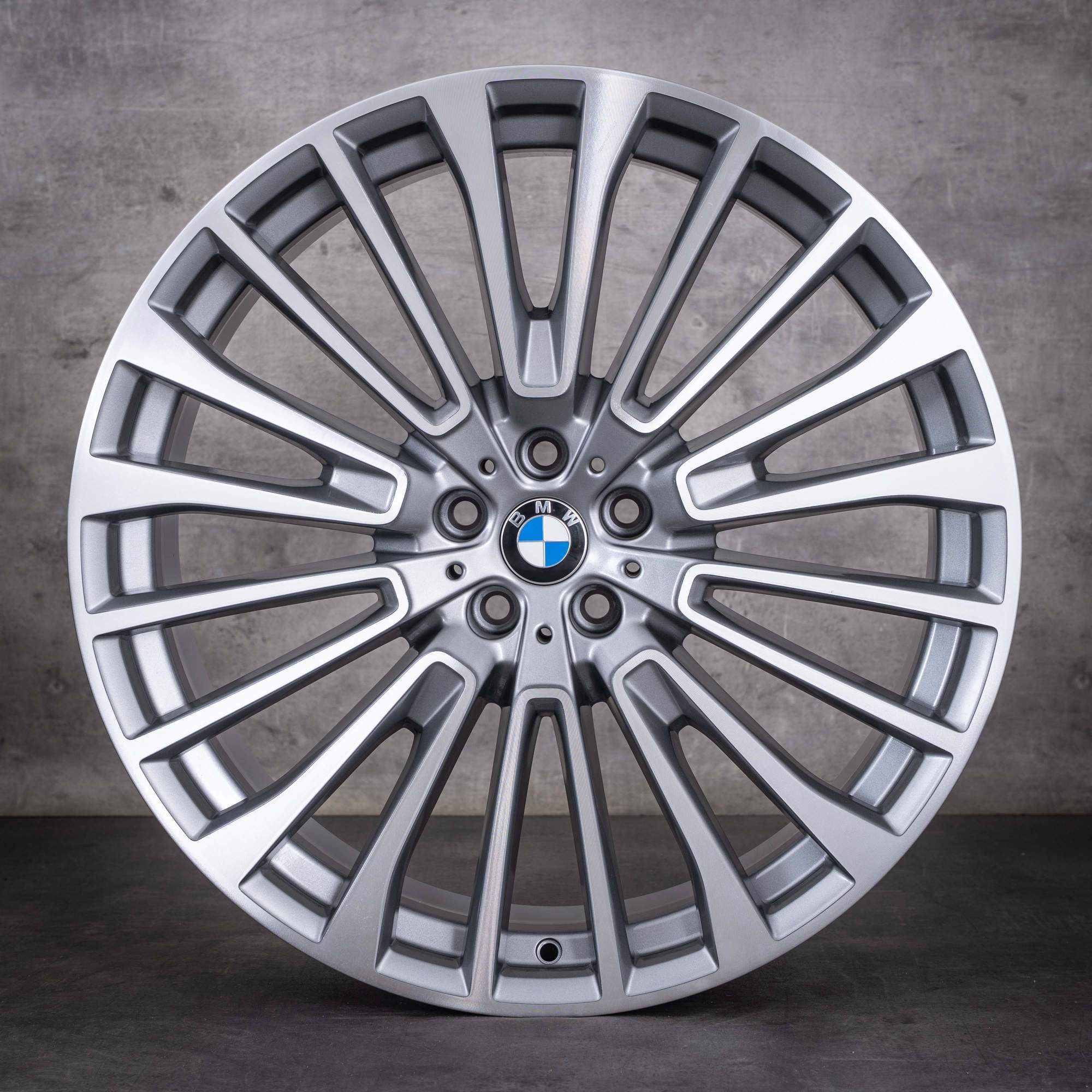 Originale BMW X7-felger 22 tommer G07 Styling 757 6885144 6885463 ferric grey frontpolert