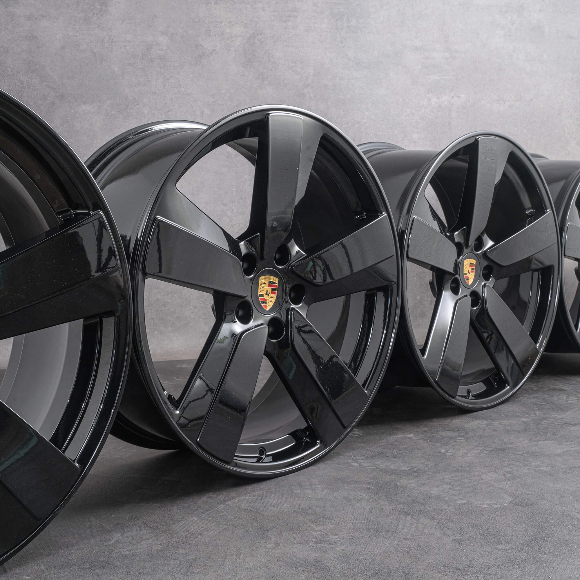 Oryginalne felgi do Porsche Macan Electric 22 cale 95C601025BH 95C601025BJ czarne z połyskiem NOWE
