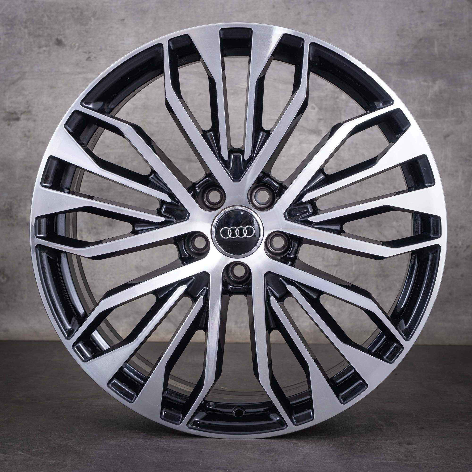 Oryginalne felgi Audi A6 S6 20 cali 4G C7 4G0601025CR czarne, Polerowane na wysoki połysk
