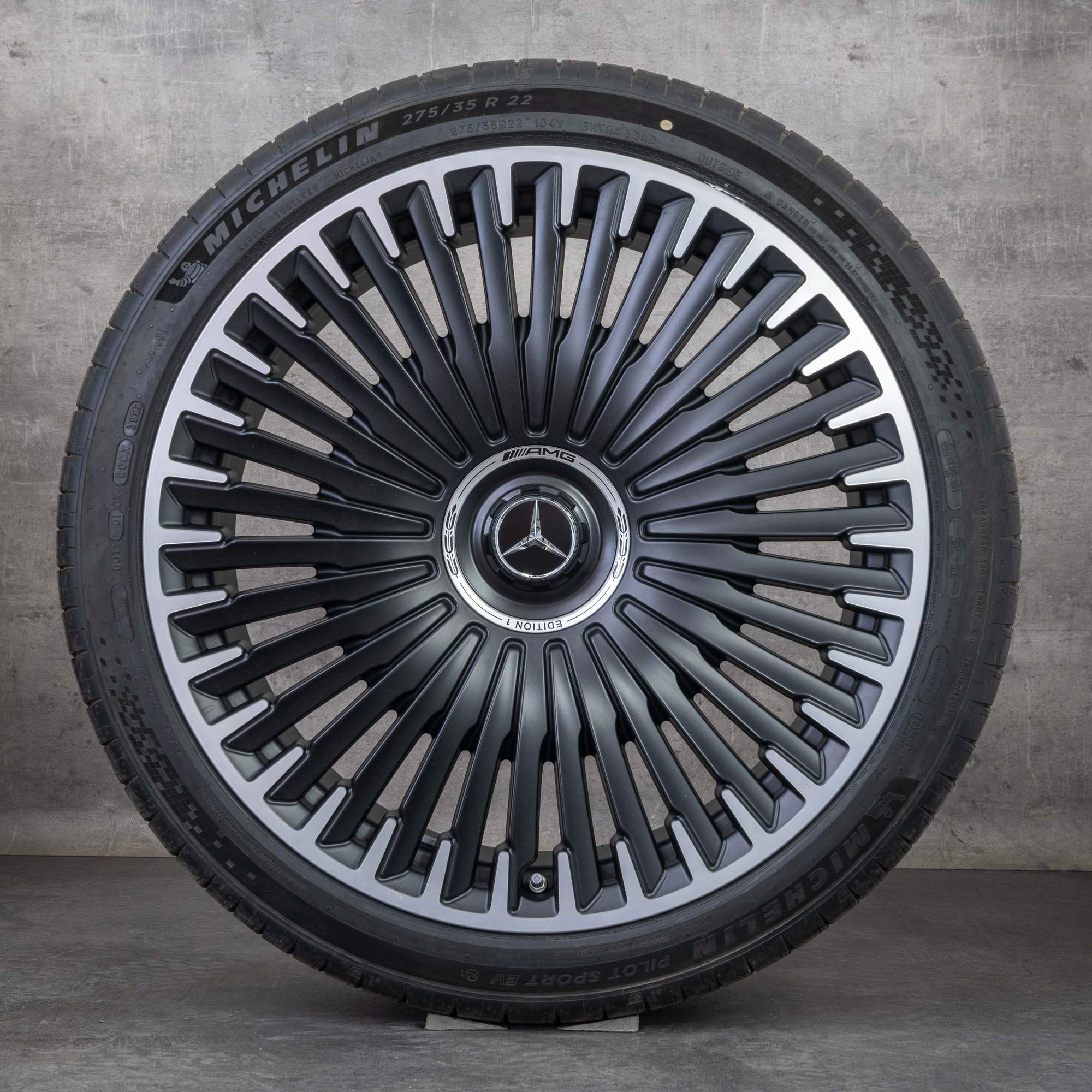 Original Mercedes Benz EQS 53 AMG fälgar 22 tum V297 sommarhjul A2974011800 svart matt front polerad