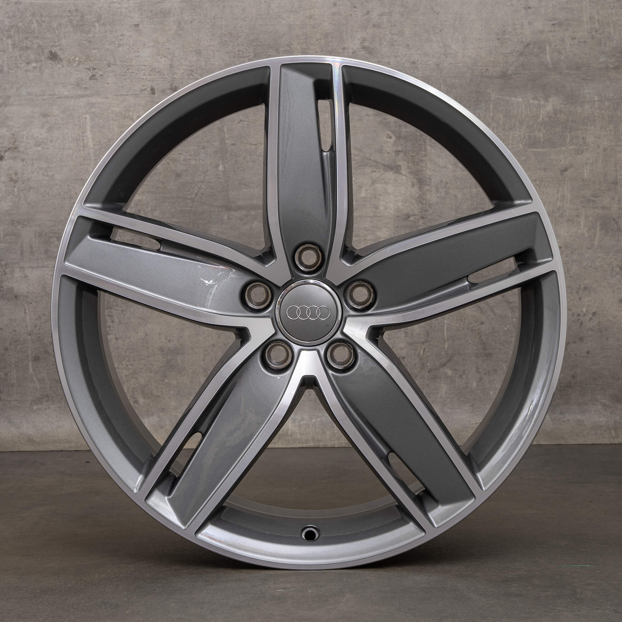 Cerchi Audi A3 S3 RS3 8V 19 pollici 8V0601025AS titanio, torniti a specchio