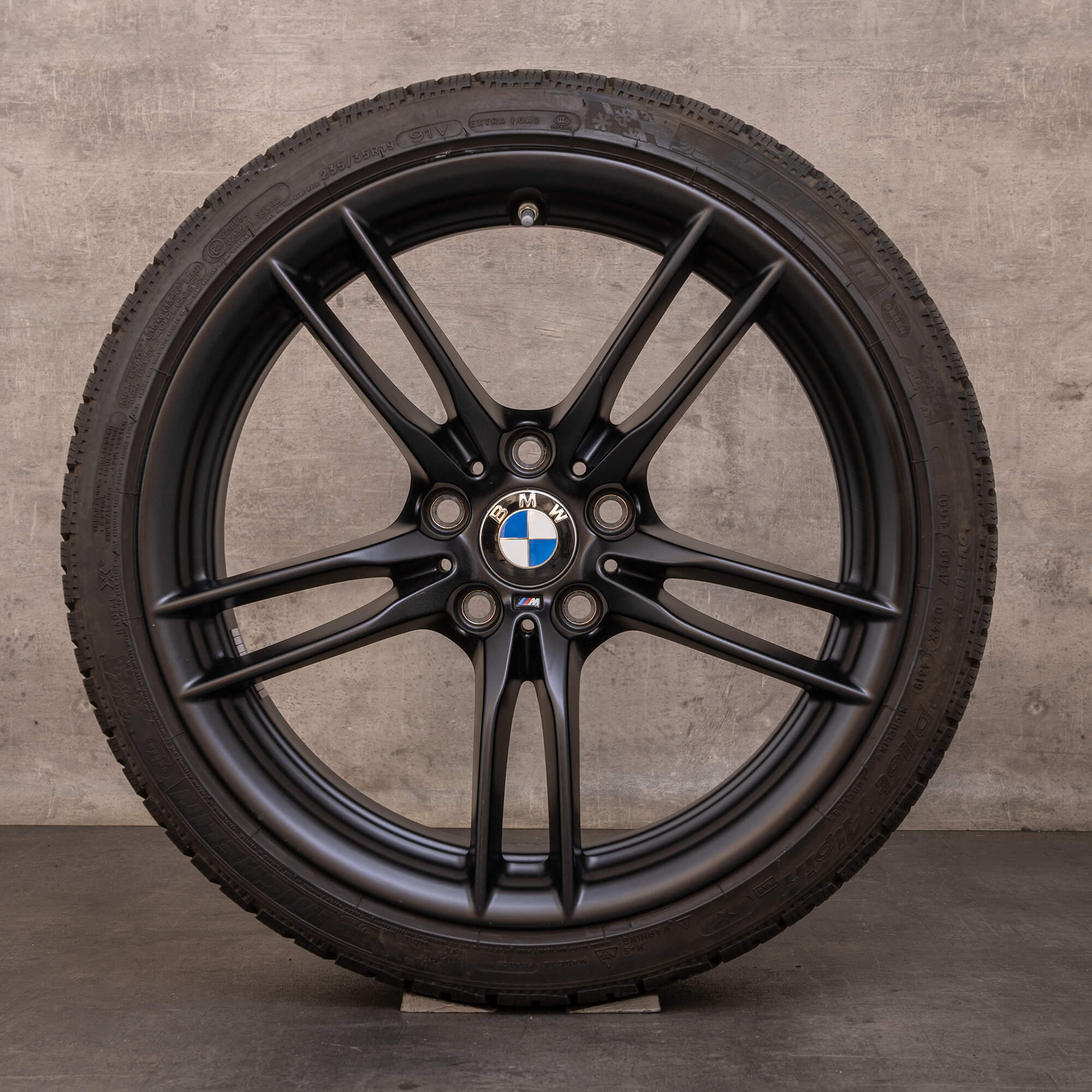 Alkuperäiset BMW M2 talvirenkaat 19 tuuman F87 vanteet muotoilu 641 M 2284907 2284908 musta matta