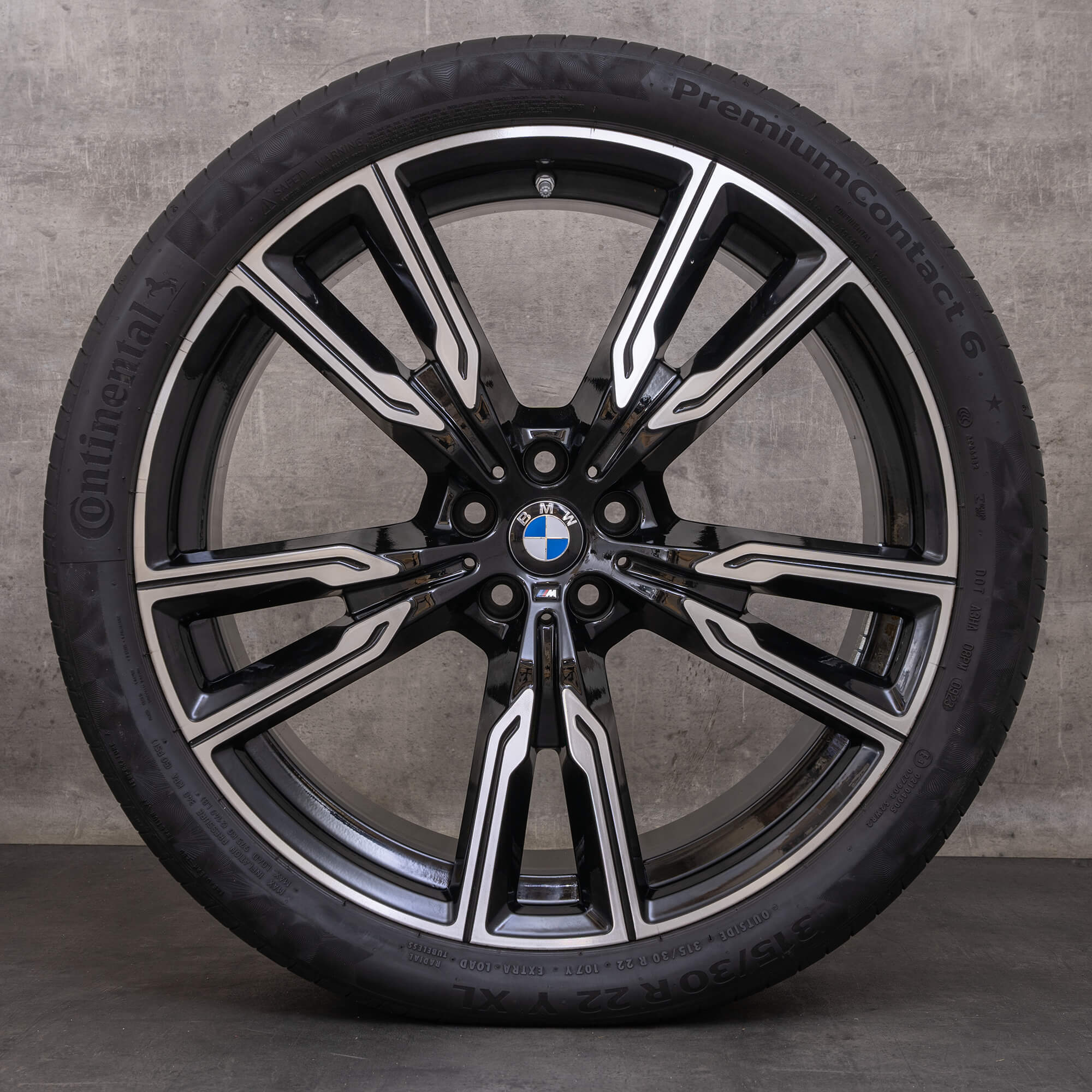 Originální zimní pneu s disky BMW X5 X6 22 palcové ráfky G05 G06 747 M 6856025 6856026 černé lesklé soustružené