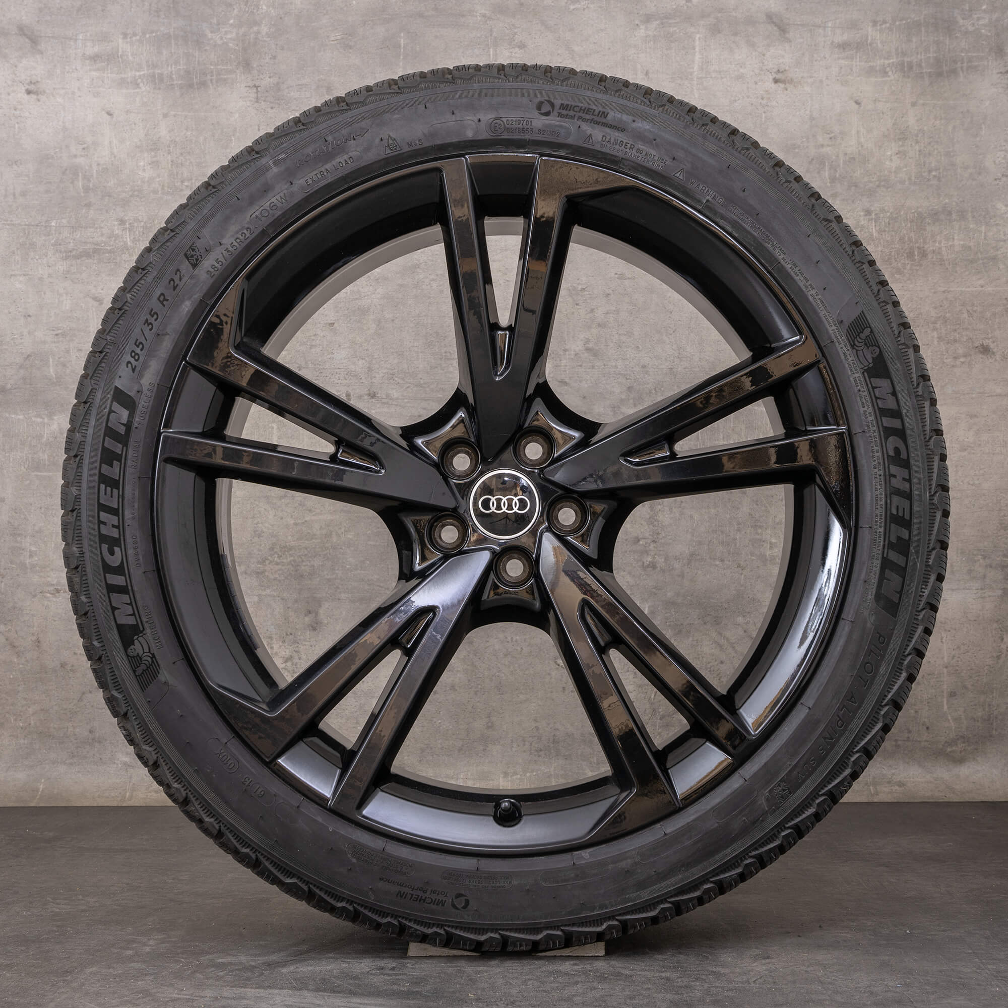 Oryginalne felgi Audi Q7 SQ7 22 cale 4M letnie koła 4M0601025BT Falx Design czarne błyszczące