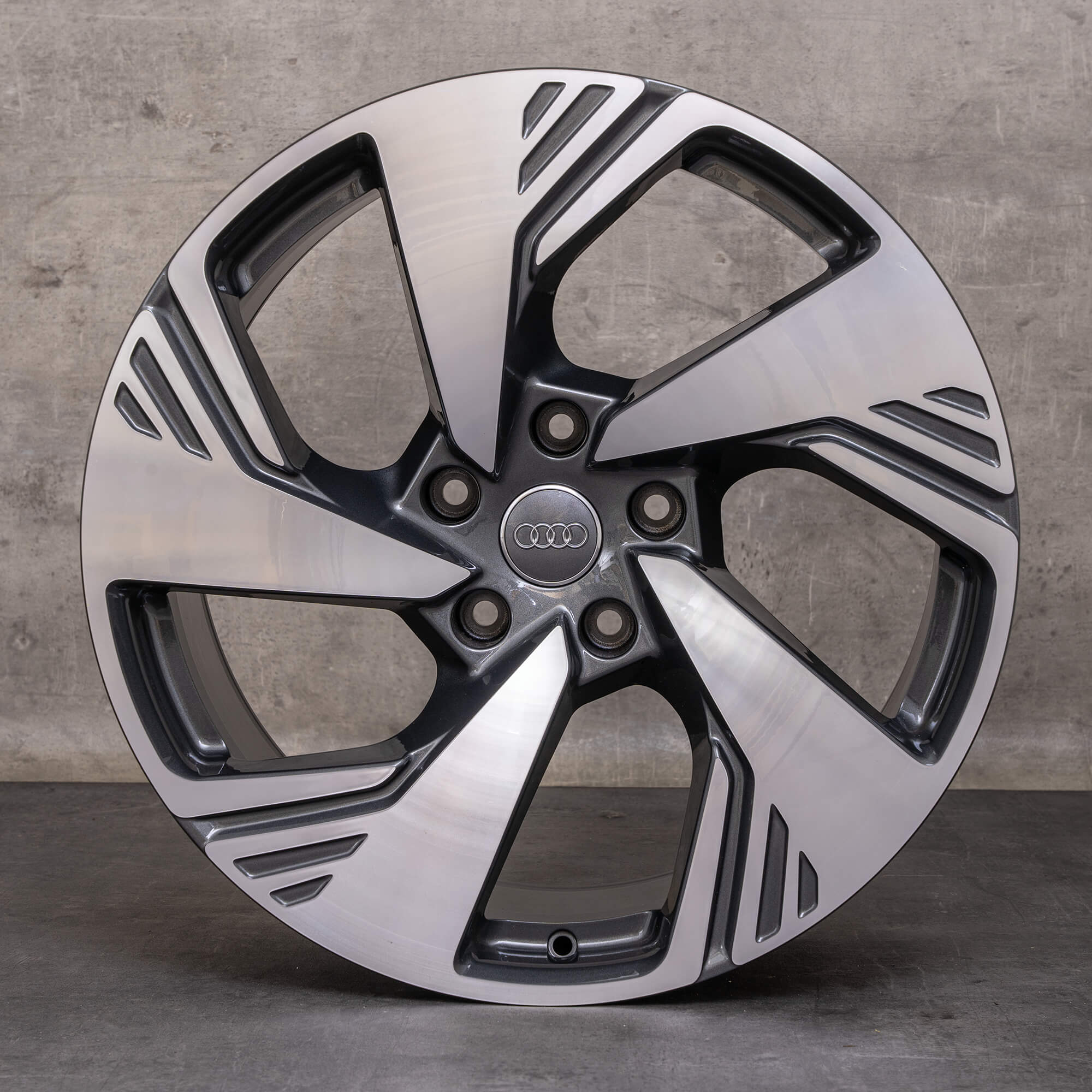 Original Audi Q6 SQ6 e-tron fälgar 20 tum GF 85H601025H 85H601025J antracit polerad