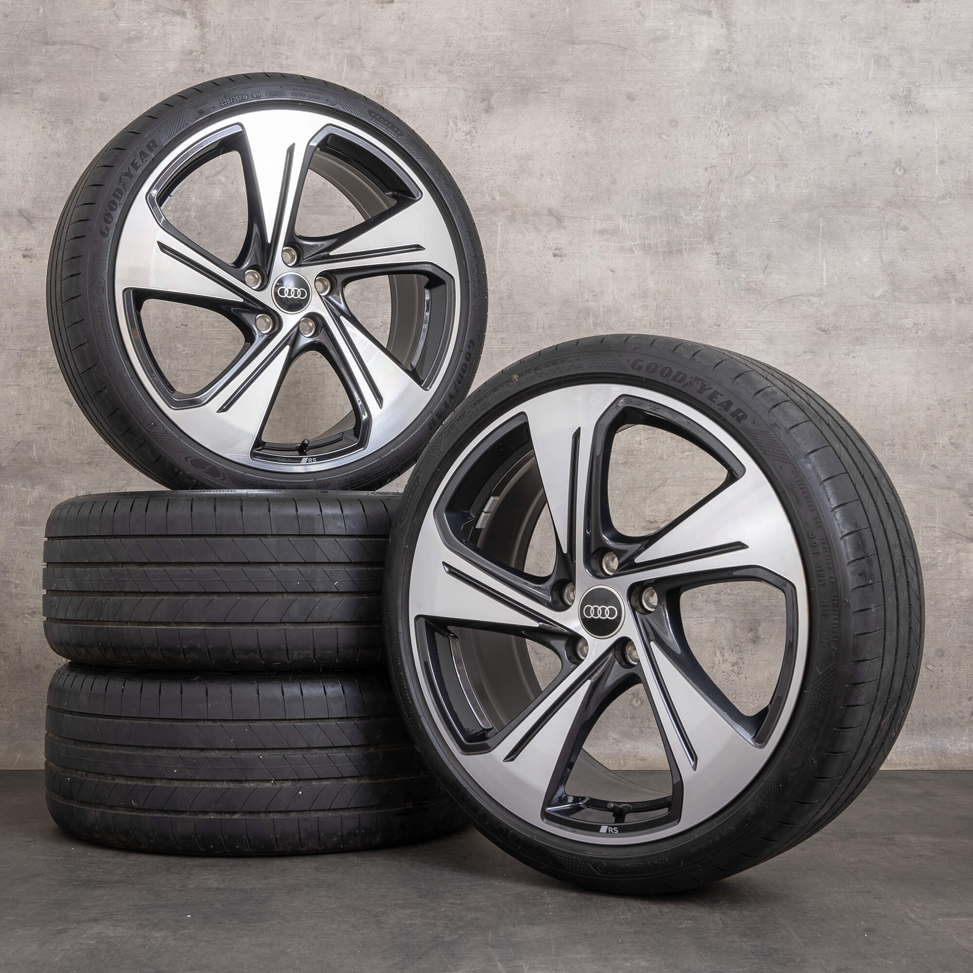 Originální 19palcová letni alu kola Audi A3 S3 8Y 8V 8Y0601025CG antracitová leštěná