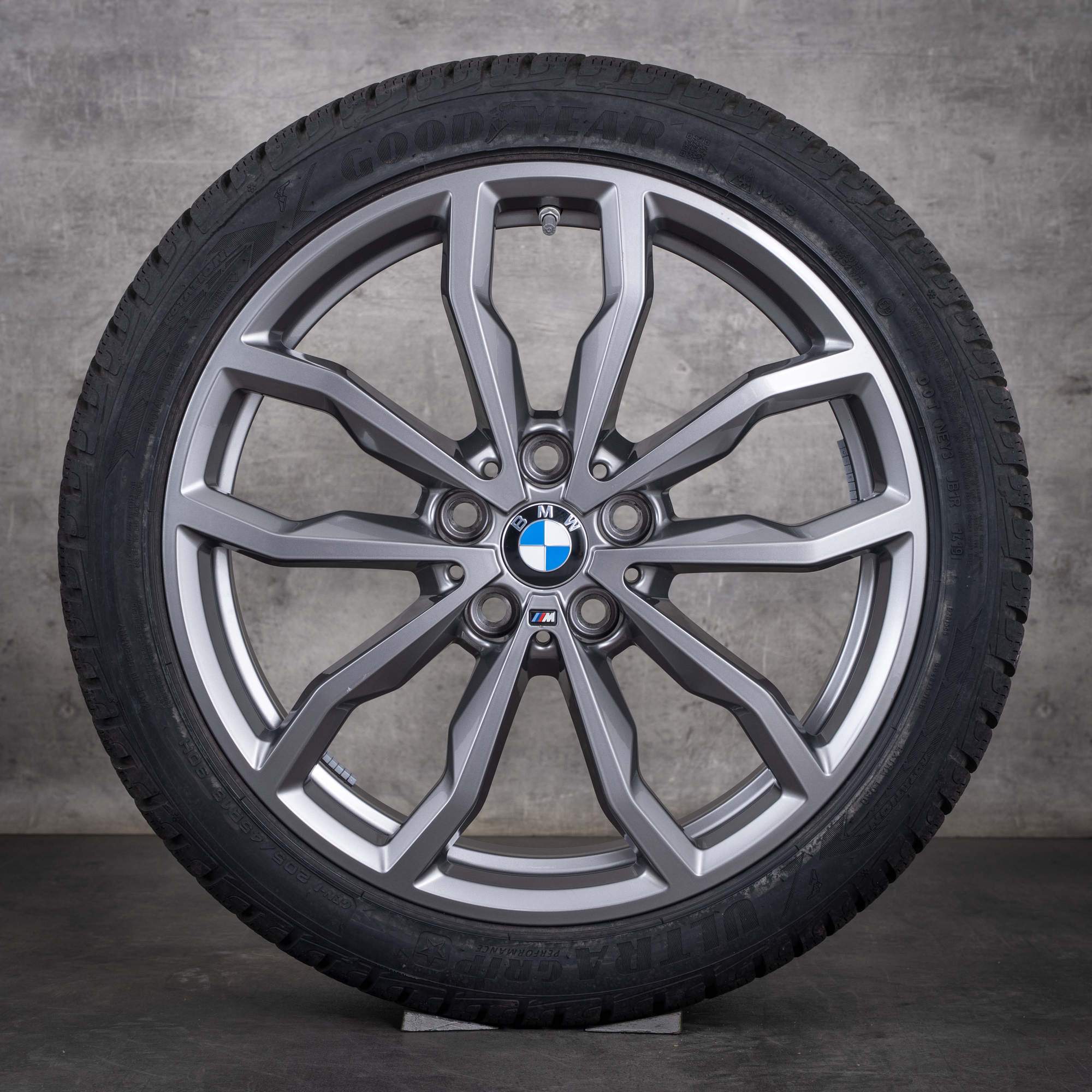 Oryginalne koła zimowe BMW serii 1 i Seria 2, 18 cali, F40, F44, Gran Coupe, stylizacja 771 M, 6877550, kolor ferric grey, połysk
