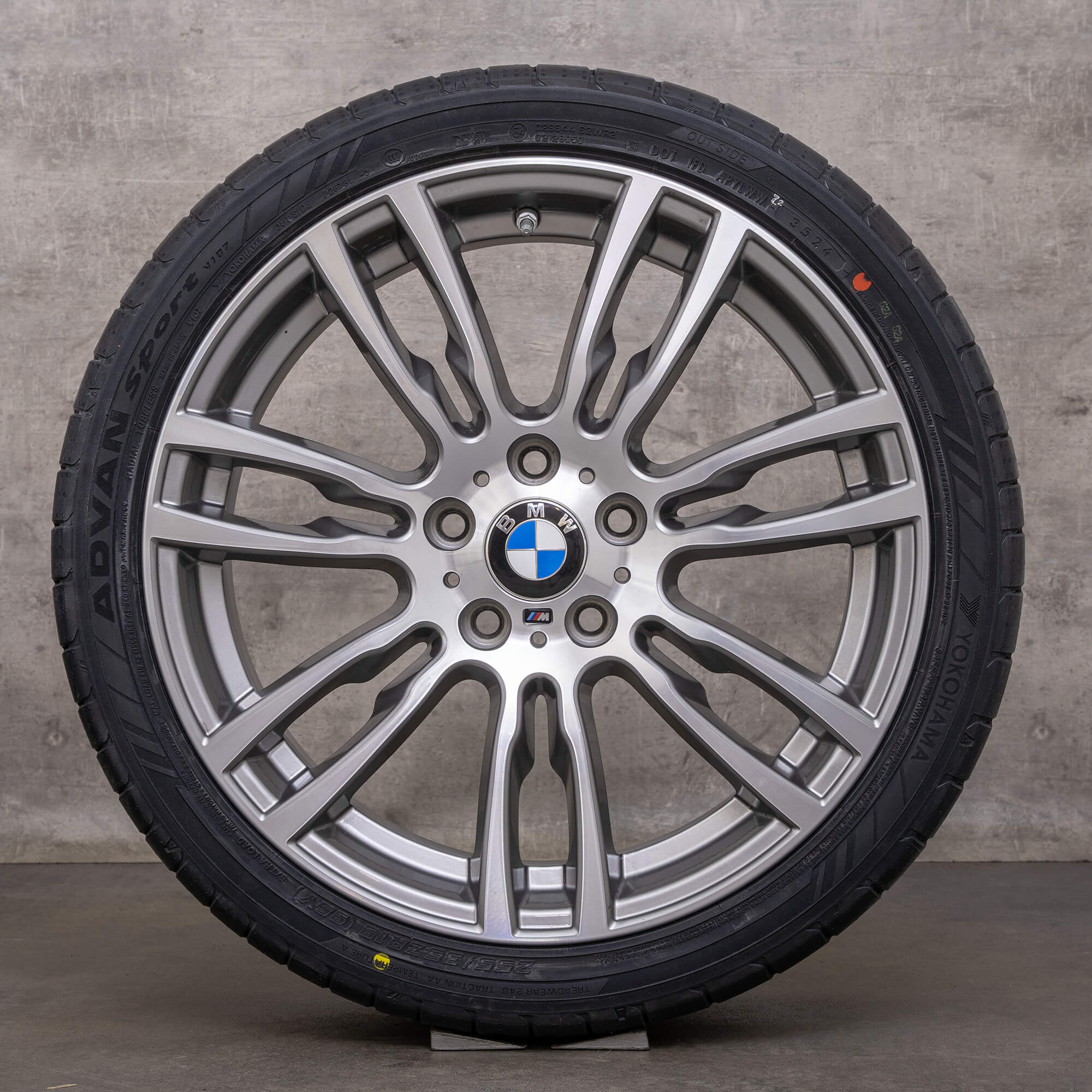 Original BMW 3-serie 4 hjul 19 tum F30 F31 F32 F33 F36 Gran Coupé sommar styling 403 M 7845882 7845883 ferric grey front polish