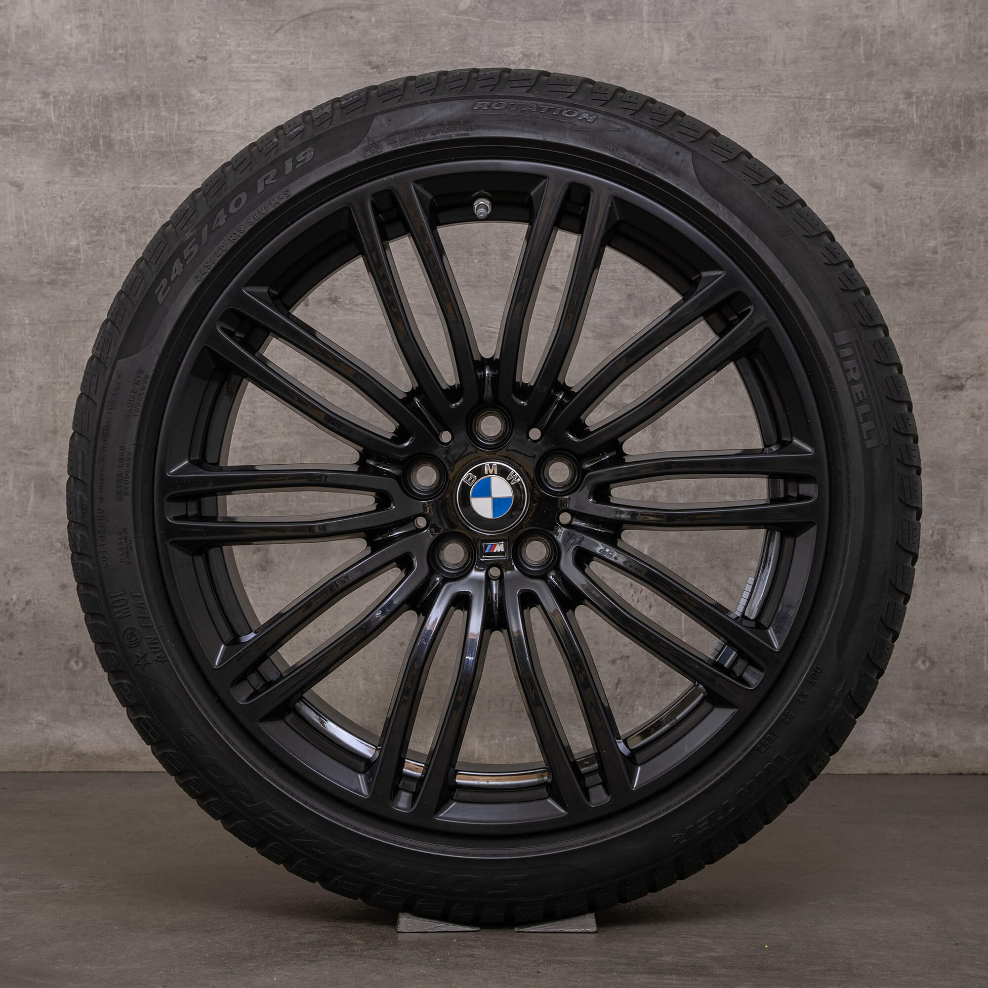 Original BMW 5-serie vinterhjul 19-tommers G30 G31 felger styling 664 M 7856925 7856926 svart