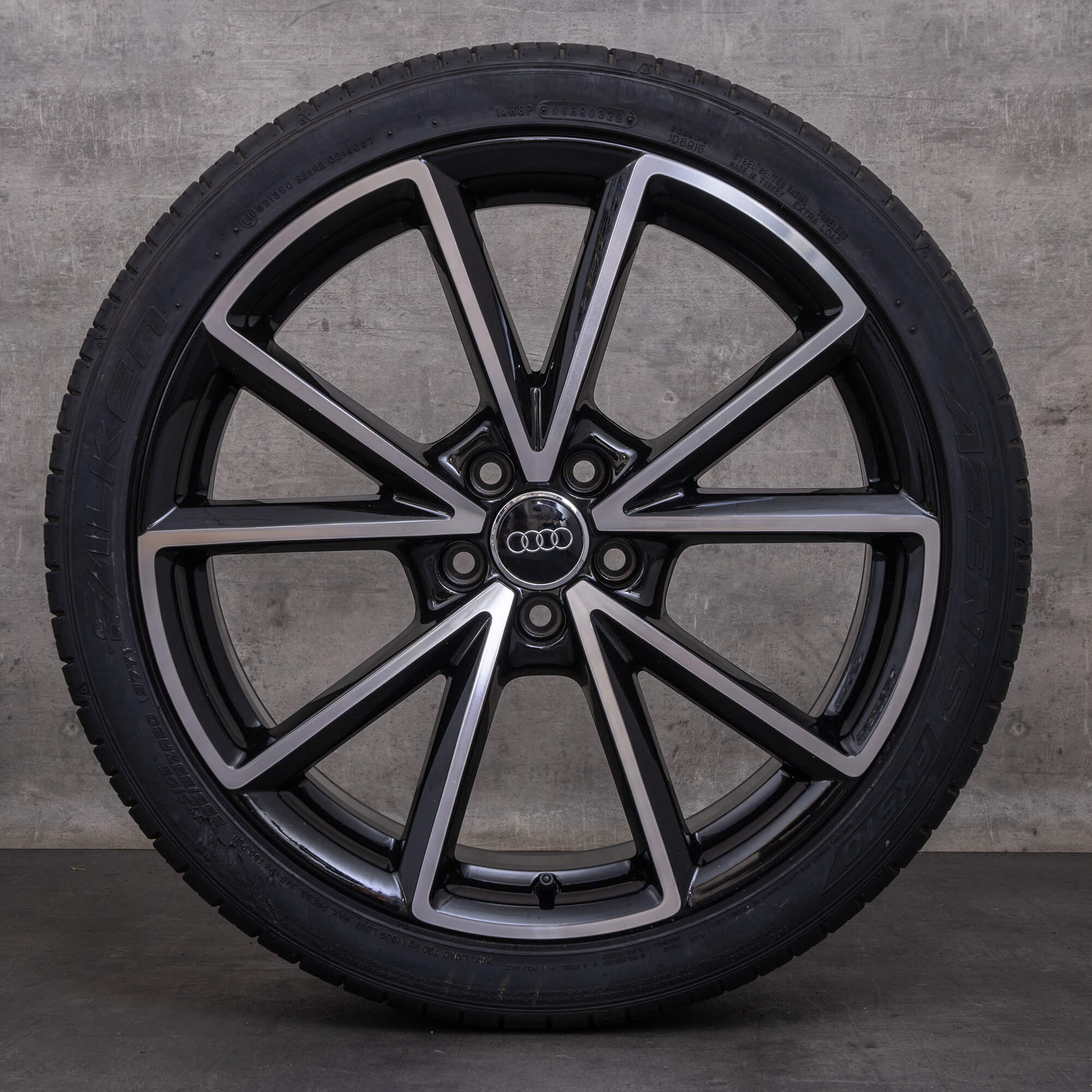 Alkuperäiset Audi Q3 RSQ3 vanteet 20 tuuman 8U kesäpyörät 8U0601025AK musta kiillotettu käännetty.