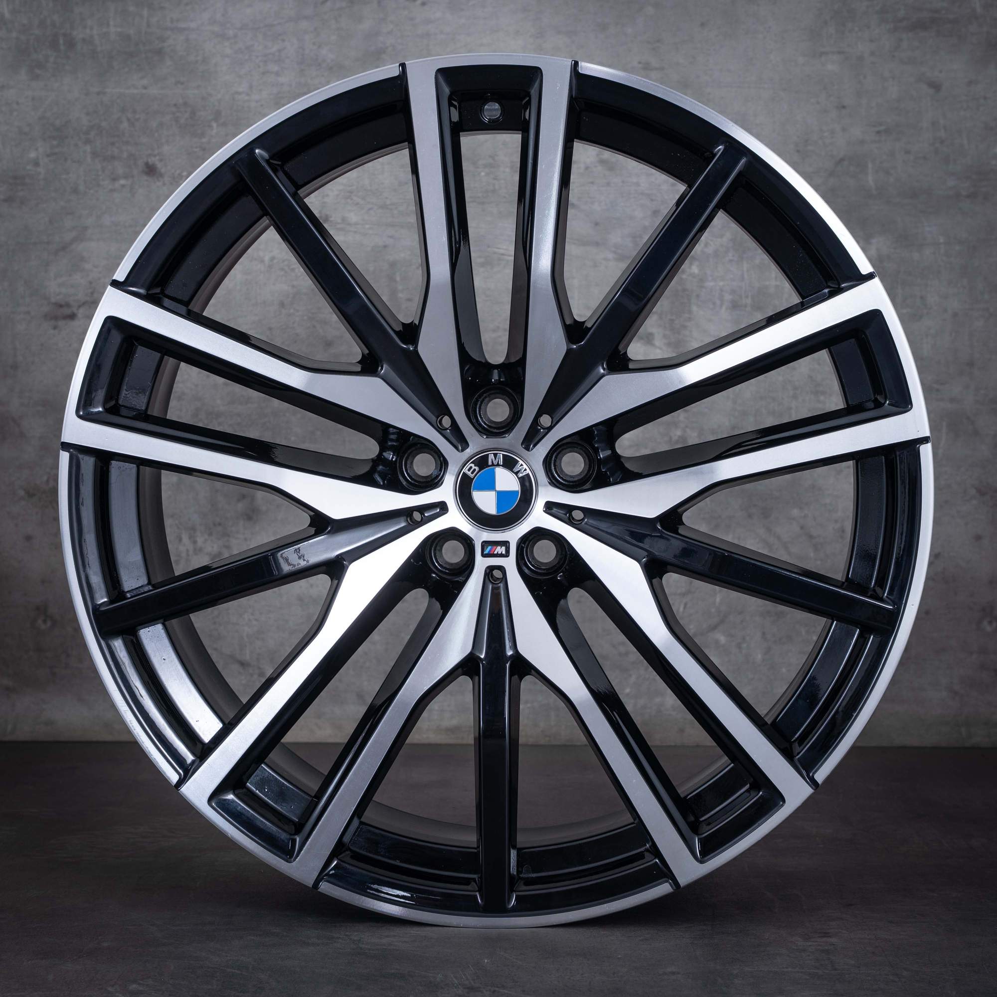 Oryginalne felgi BMW X5 X6 22 cale G05 G06 742 M 8090013 8090014 czarne polerowane toczone