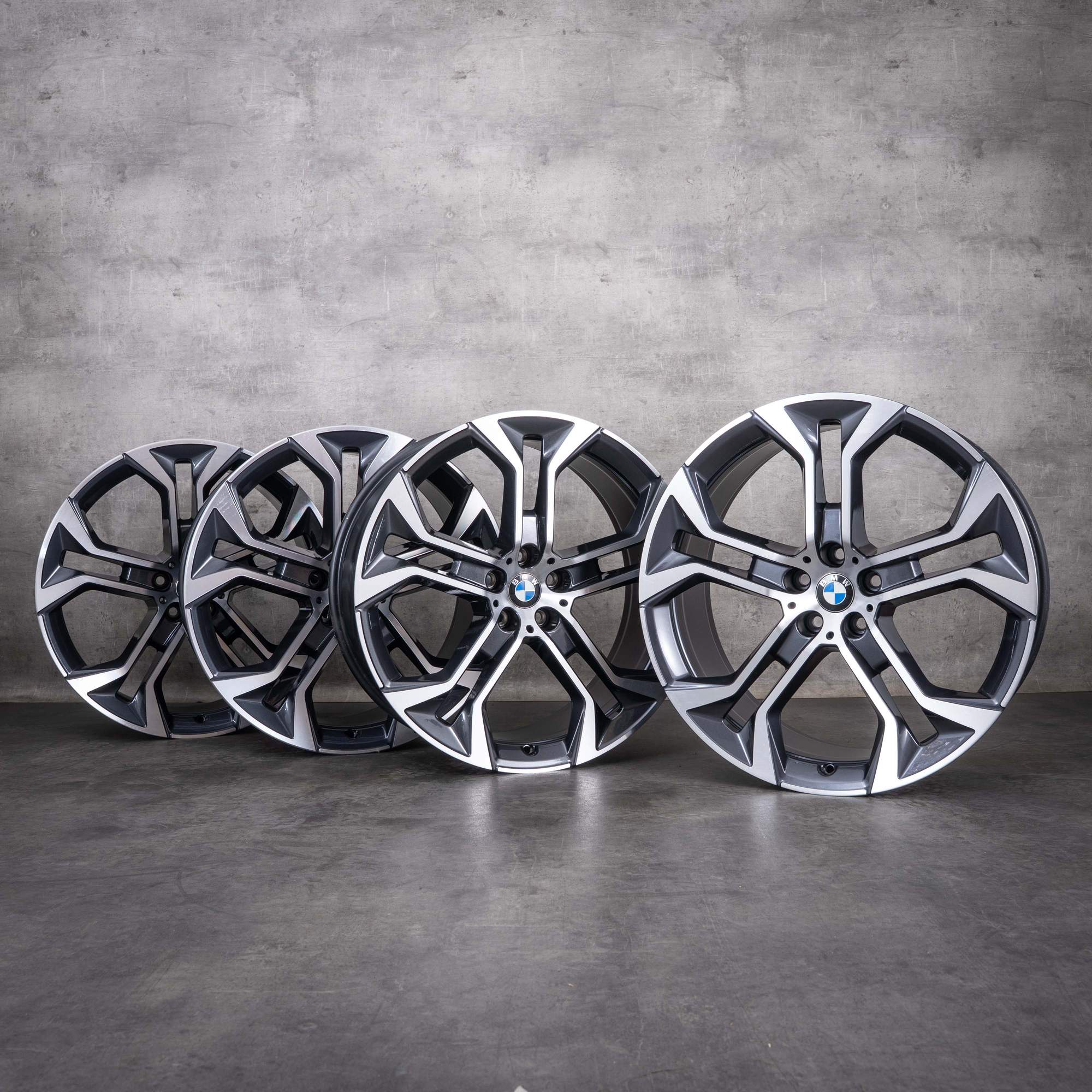 Oryginalne felgi BMW X5 X6 21 cali G05 G06 Styling 744 6885459 6885460 w kolorze orbitgrey z diamond cut
