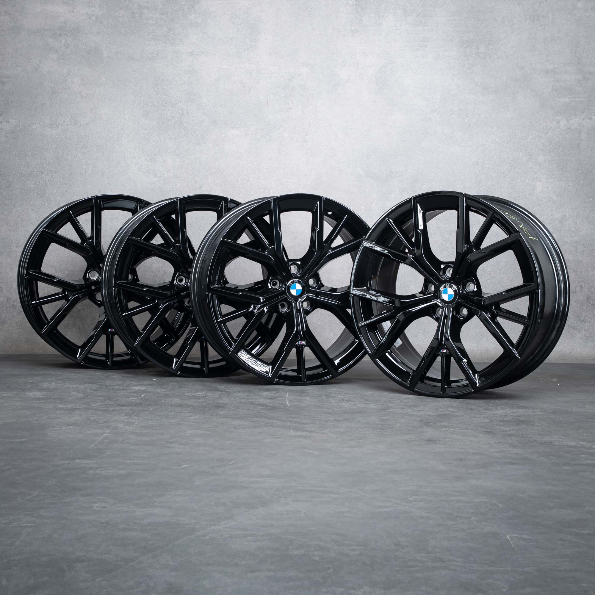 Oryginalał BMW Seria 5 Felgi 19 cali G30 G31 Stylizacja 845 8747234 czarny błyszczący