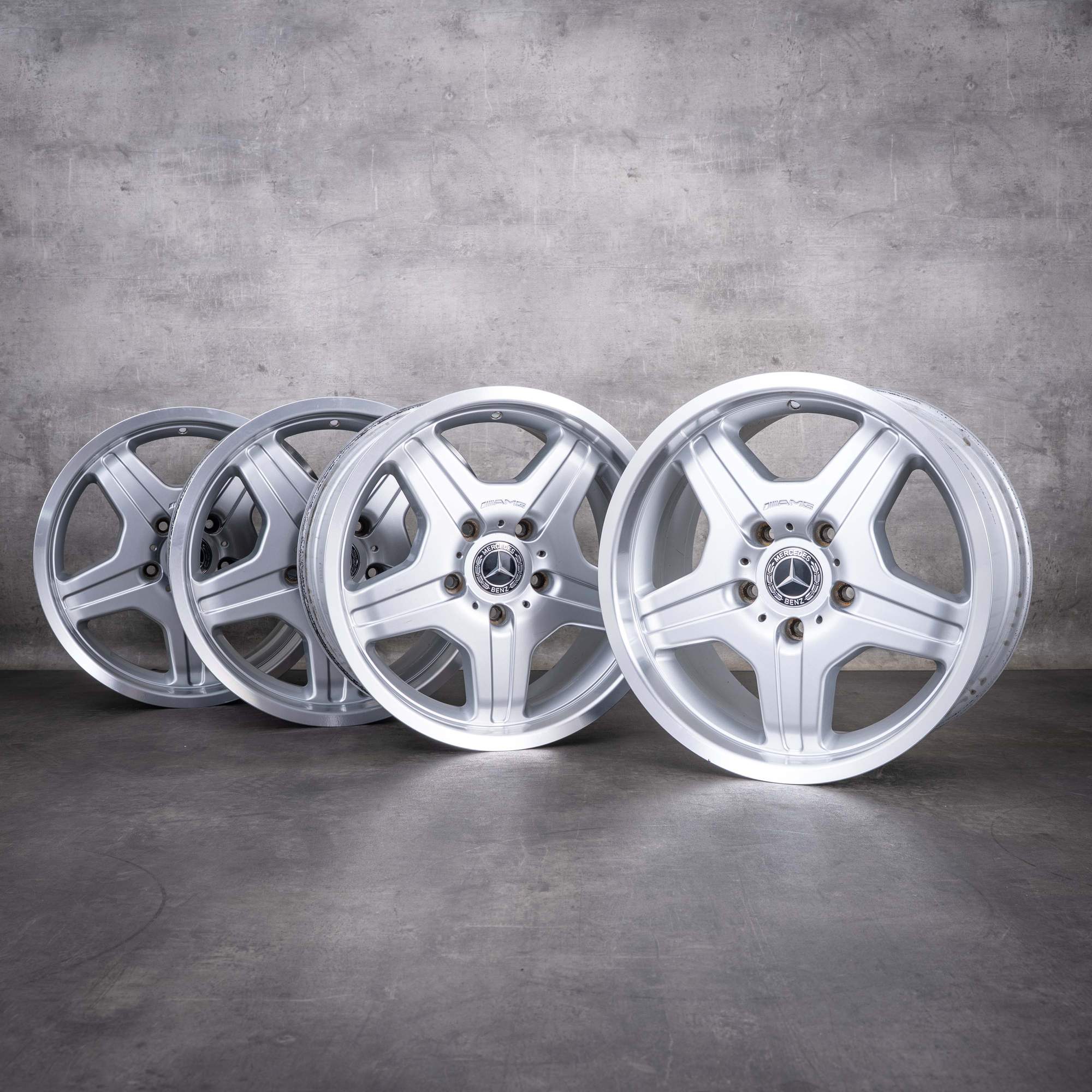 Original Mercedes-Benz G-Klass AMG-fälgar 18 tum W463 G55 A4634011302 silver helsvarvade