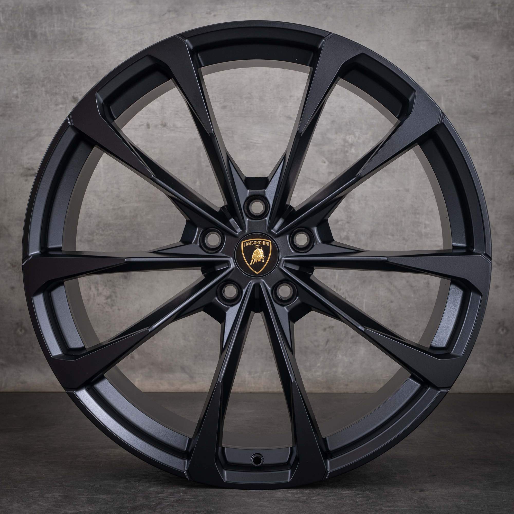 Alkuperäiset Lamborghini Urus -talvirenkaat 23 tuuman vanteet 4ML601025AQ 4ML601025AR mattamusta