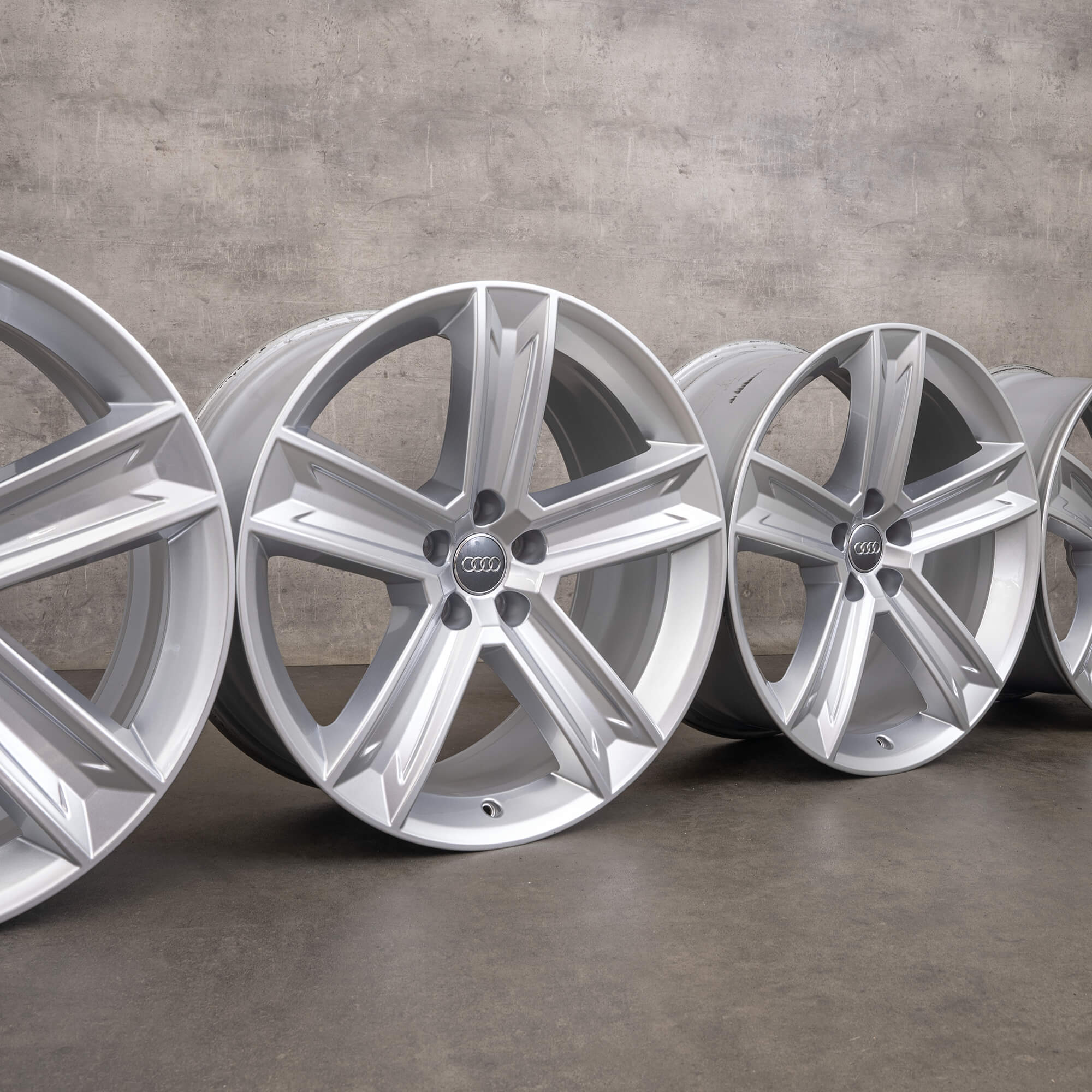 Originale Audi Q8 SQ8 4M 20 Zoll Felgen 4M8601025C Alufelgen silber