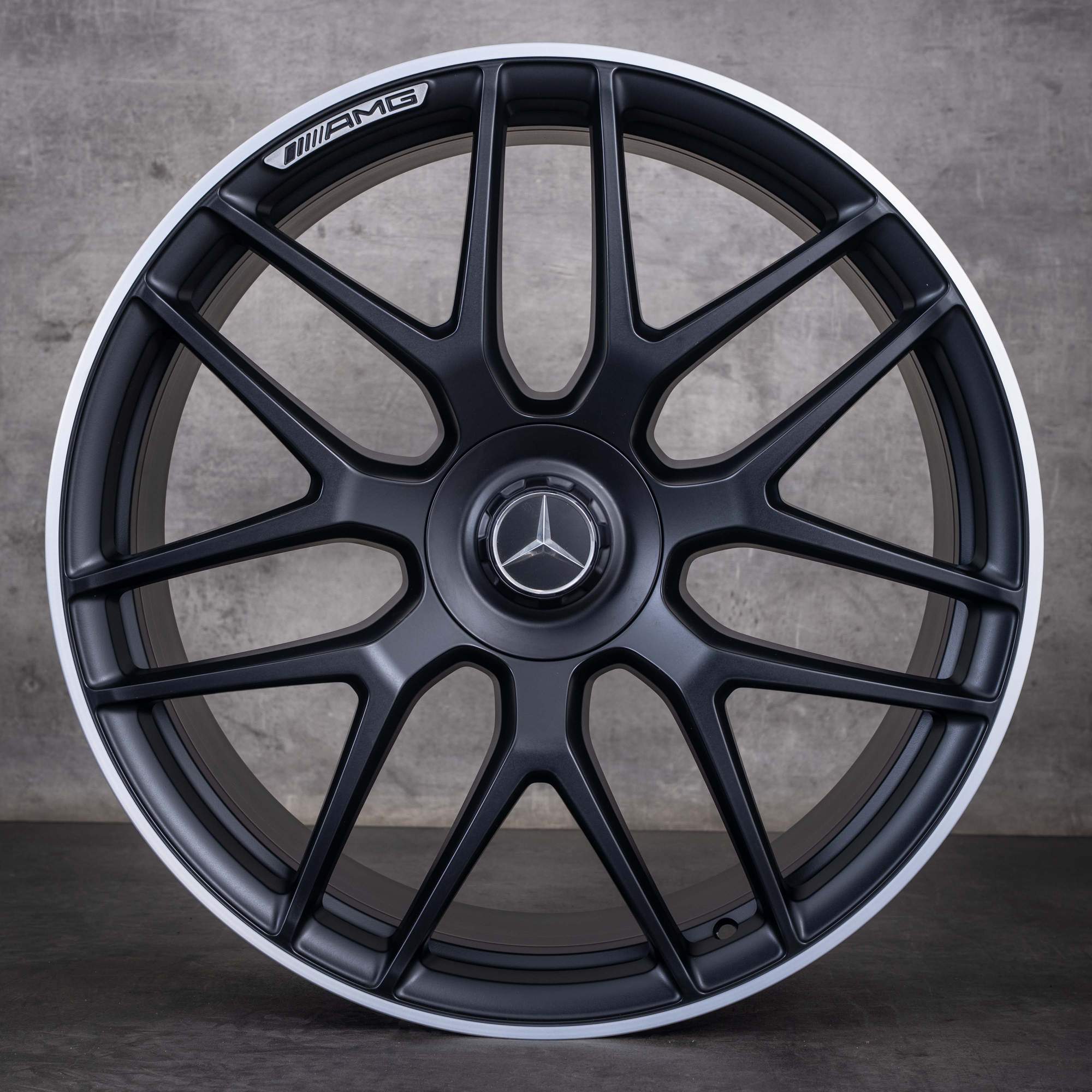 Original Mercedes AMG GLE 53-fälgar 22 tum W167 A1674015601 A1674015701 korsspaksdesign matt svart frontpolerad NY