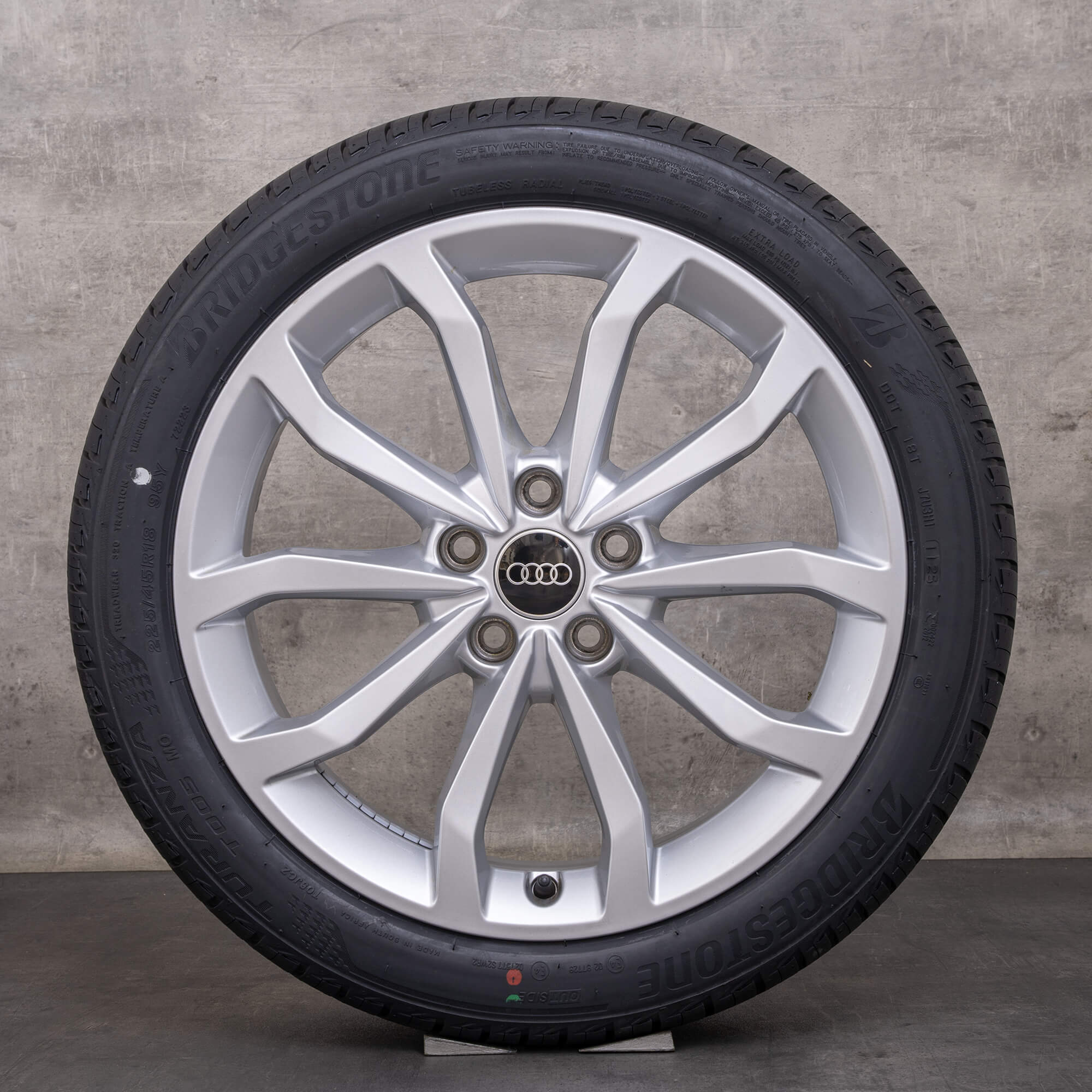 Orijinal Audi A4 S4 jantları 18 inç 8W B9 yaz jant lastikleri 8W0601025ED gümüş