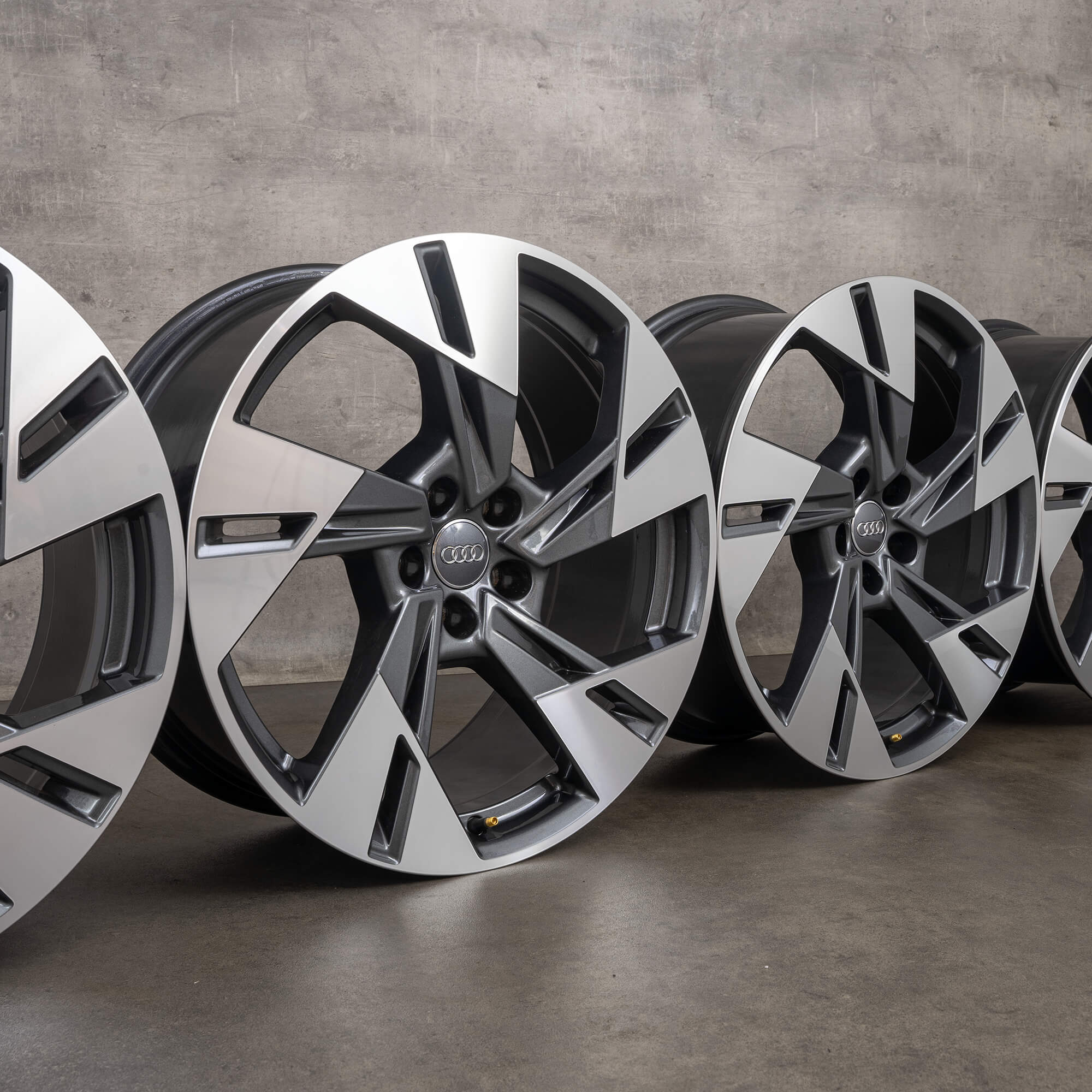 Jante Audi 20 inch Jante din aluminiu Q8 e-tron GE 4KE601025T Design dinamic cu