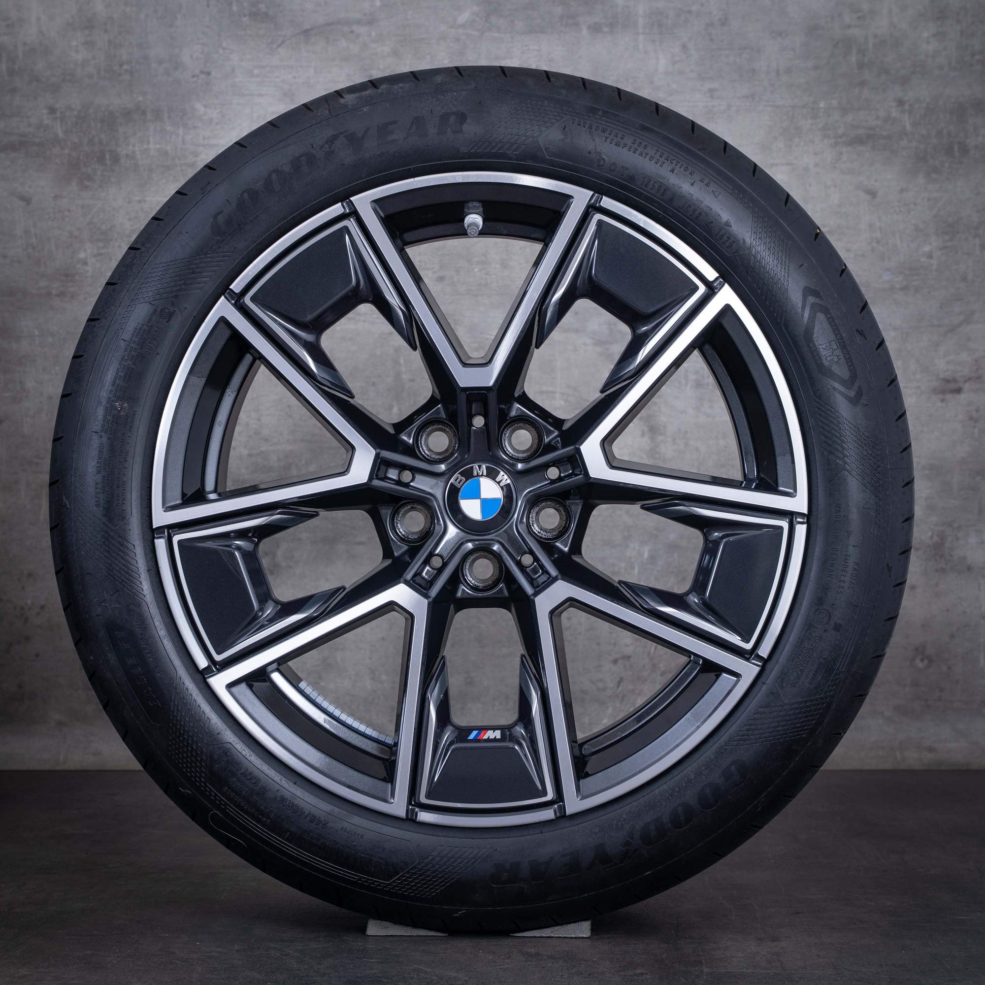 OEM BMW 4 Series i4 18inch G26 Gran Coupe summer wheels Styling 858 M 8747286 Midnight Gray front diamond cut