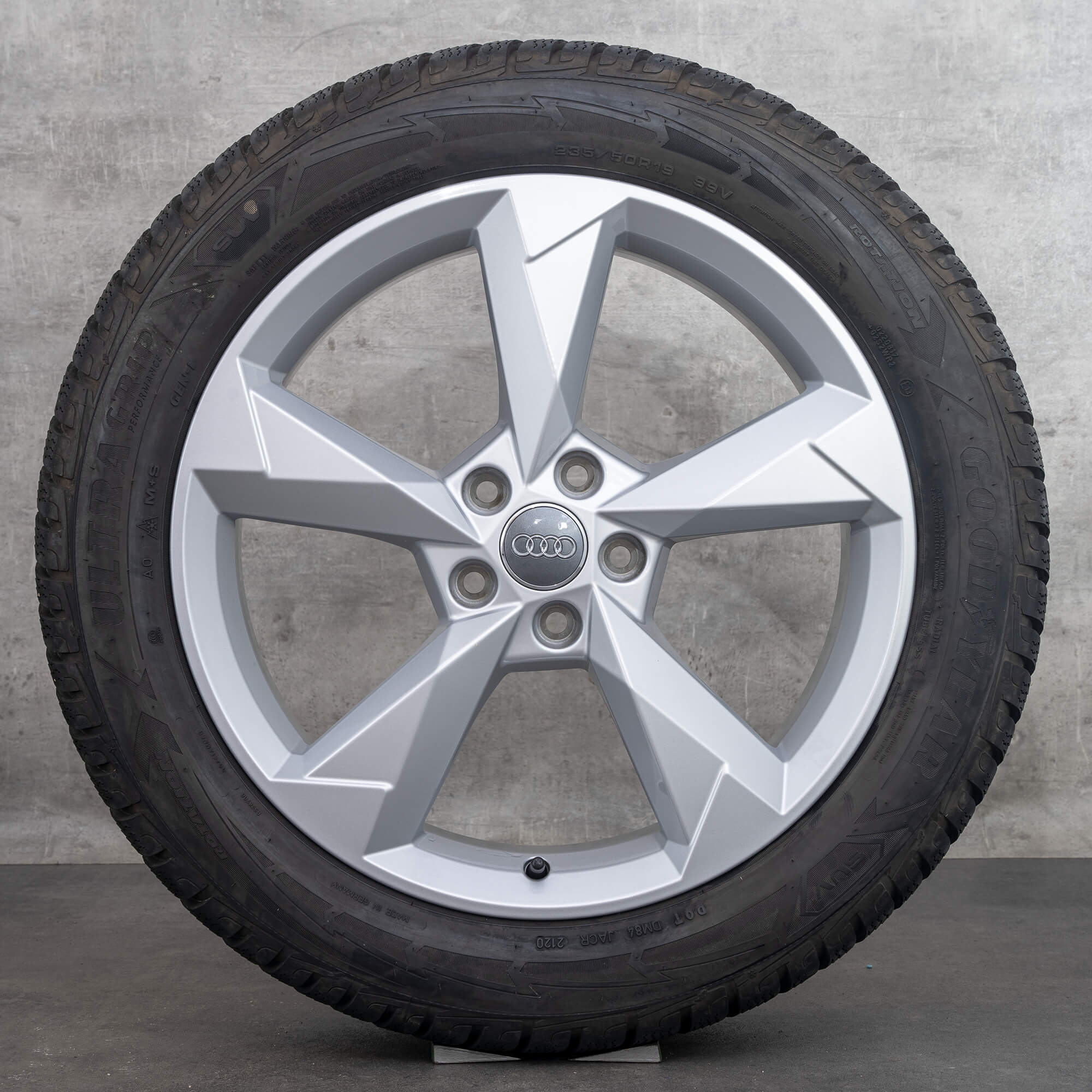 Alkuperäiset Audi Q3 talvirenkaat 19 tuuman II F3 vanteet Dynamic 83A601025N hopea