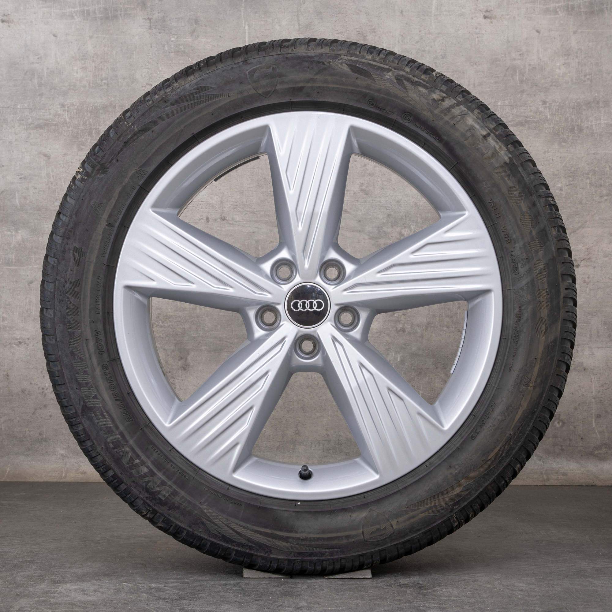 Oryginalne koła zimowe Audi e-tron 19 cali felgi Q4 & Sportback 89A601025B srebrny połysk