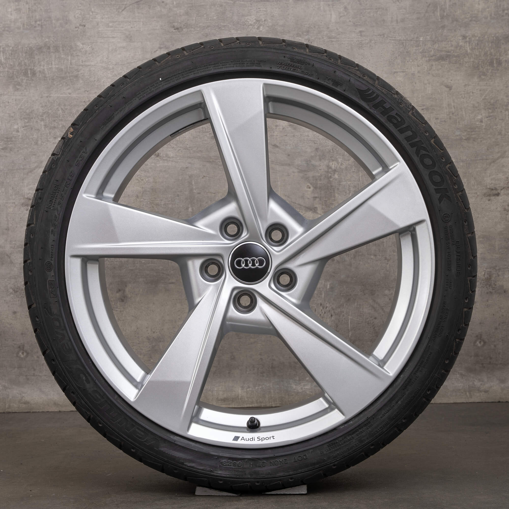 Original Audi A4 S4 B9 8W 19 inch summer tires 8W0601025ES rims silver