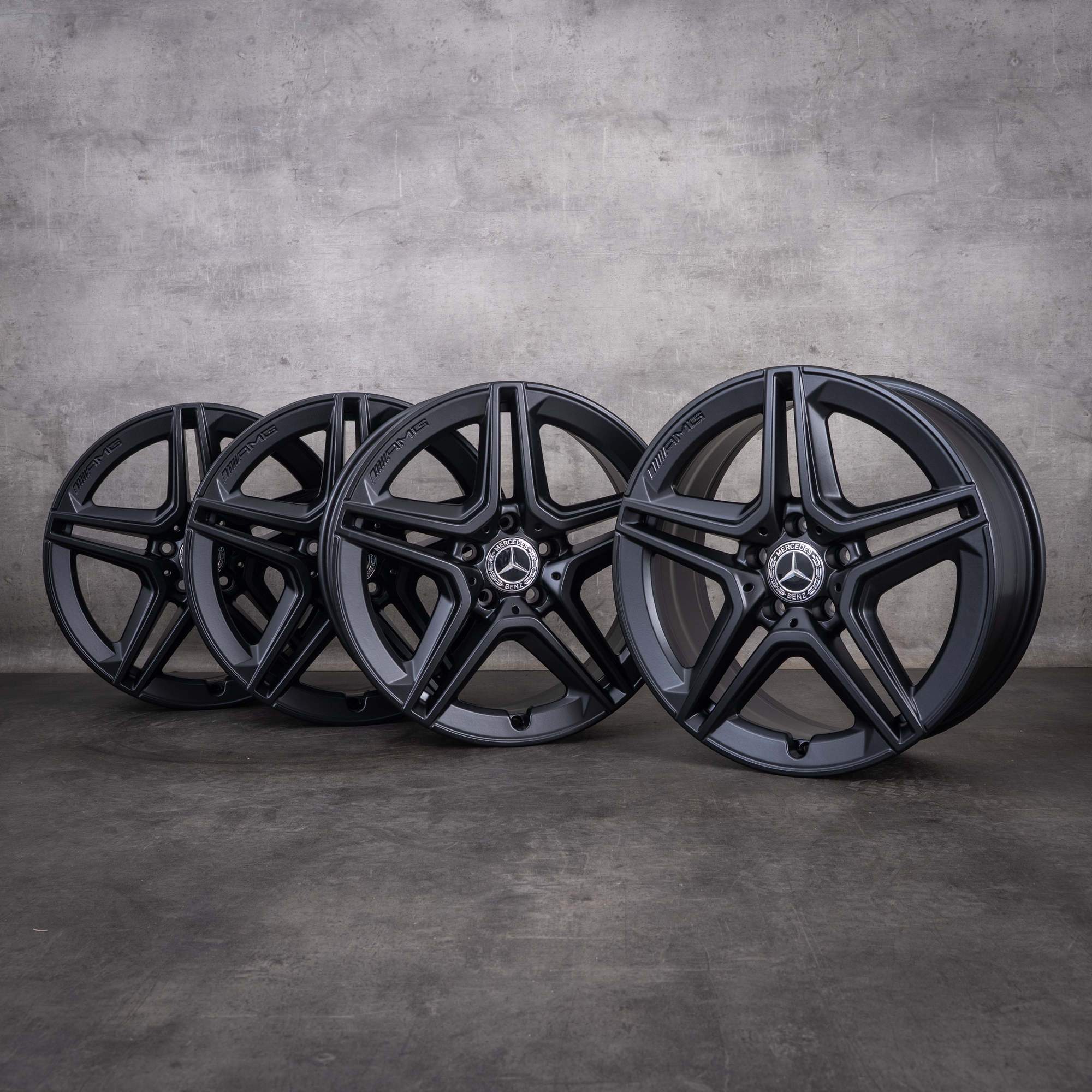 Original Mercedes Benz CLA 35 AMG Felgen 18 Zoll C118 X118 A1184010200 schwarz matt
