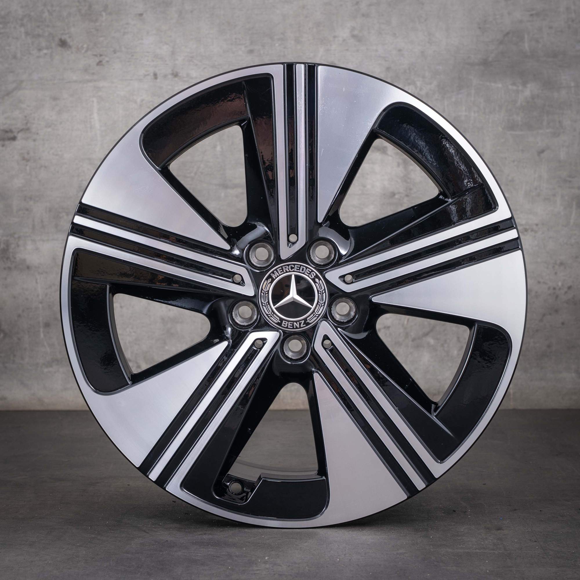 Originele Mercedes-Benz CLA-velgen 18 inch C174 zomerbanden A1744010300 A1744010500 zwart met diamond cut