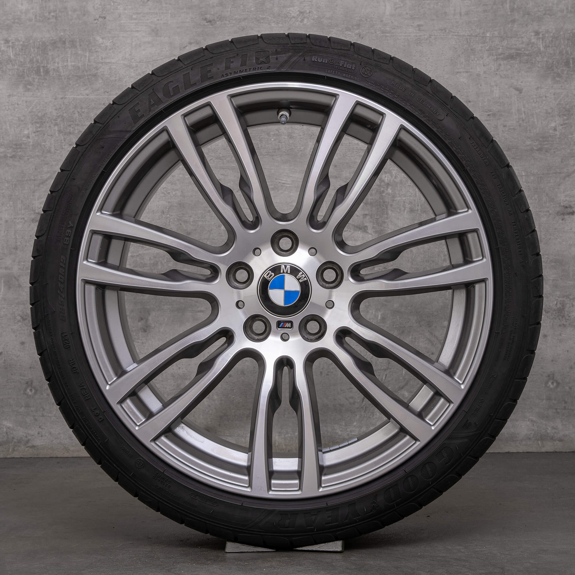 Original BMW 3-serie 4 hjul 19 tum F30 F31 F32 F33 F36 sommarhjul 403 M 7850020 7850021 ferricgrey front polish