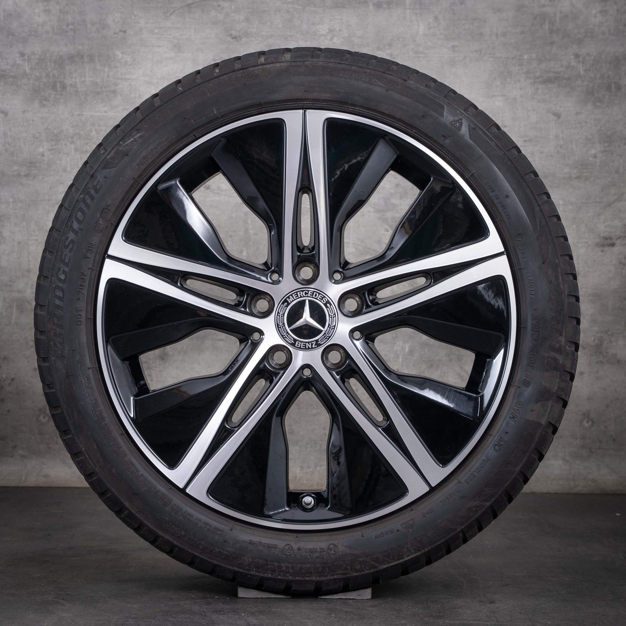 Pneus de inverno originais Mercedes-Benz Classe A, B e CLA 18 polegadas W177 V177 W247 C118 X118 A1774010500, pretas com acabamento diamantado