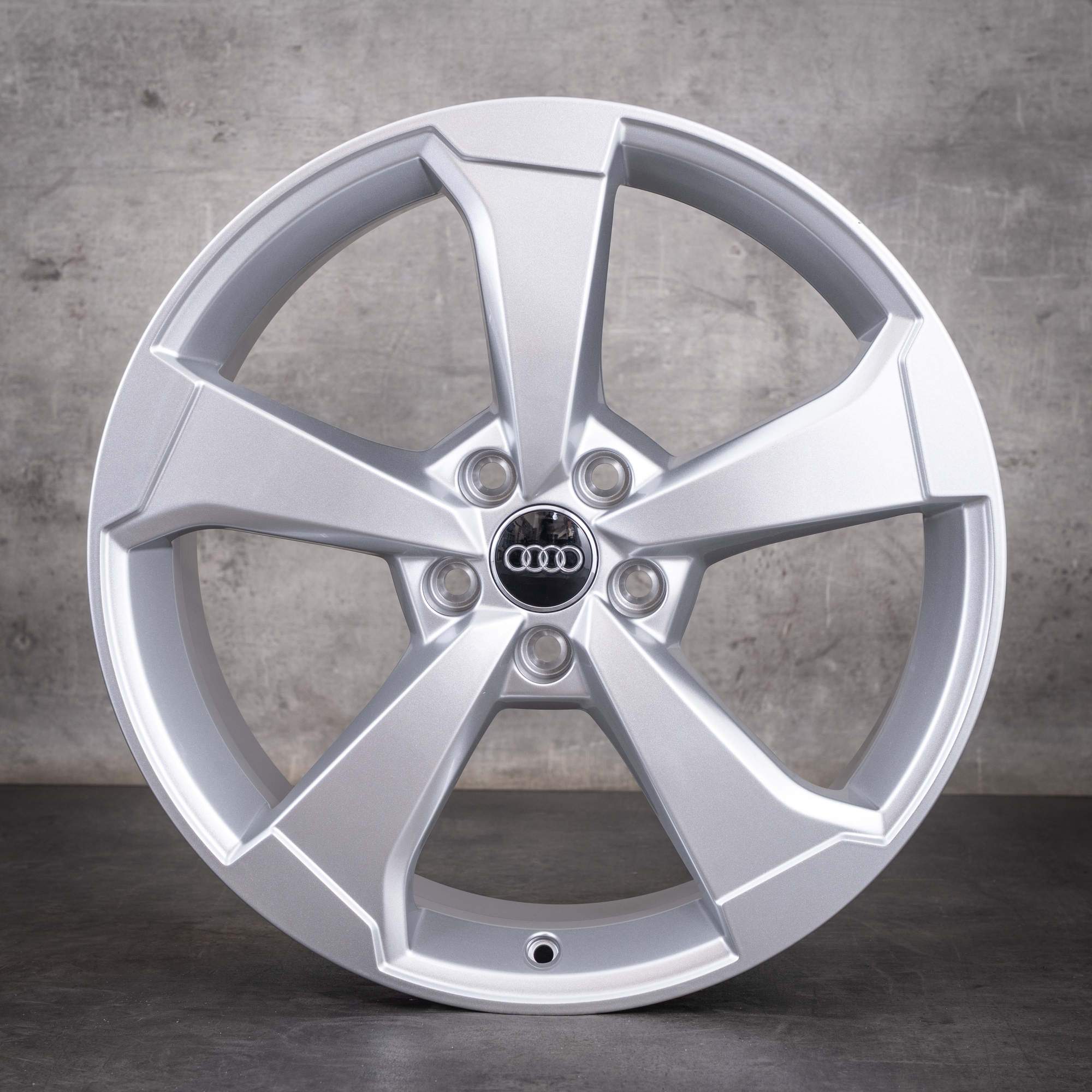Oryginalne felgi do Audi A3 S3 RS3 19 cali 8V 8V0601025CG wzór Rotor II srebrny połysk NOWE