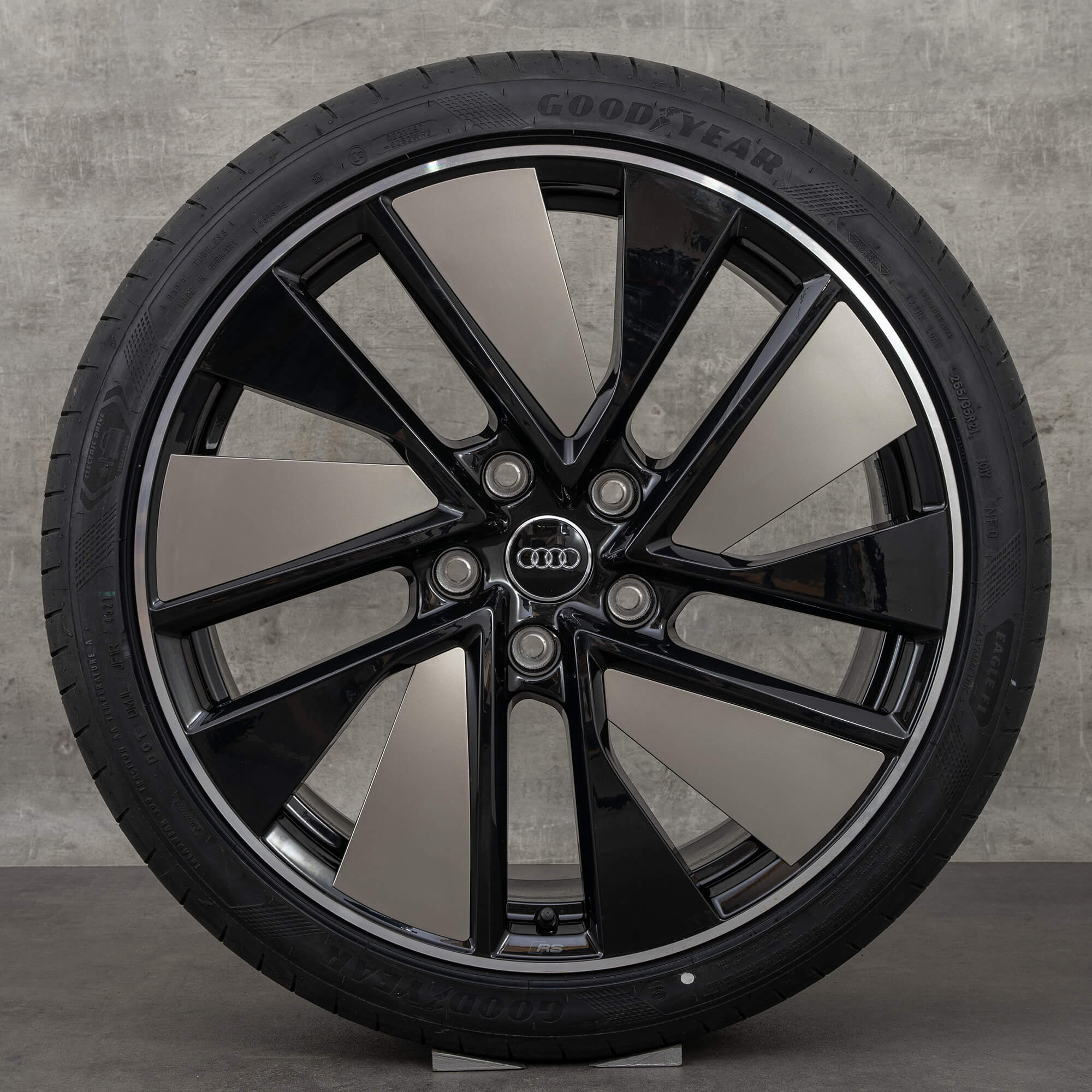V-Twin Mfg. Chopper-Style Spool Chrome Front Wheel, 21