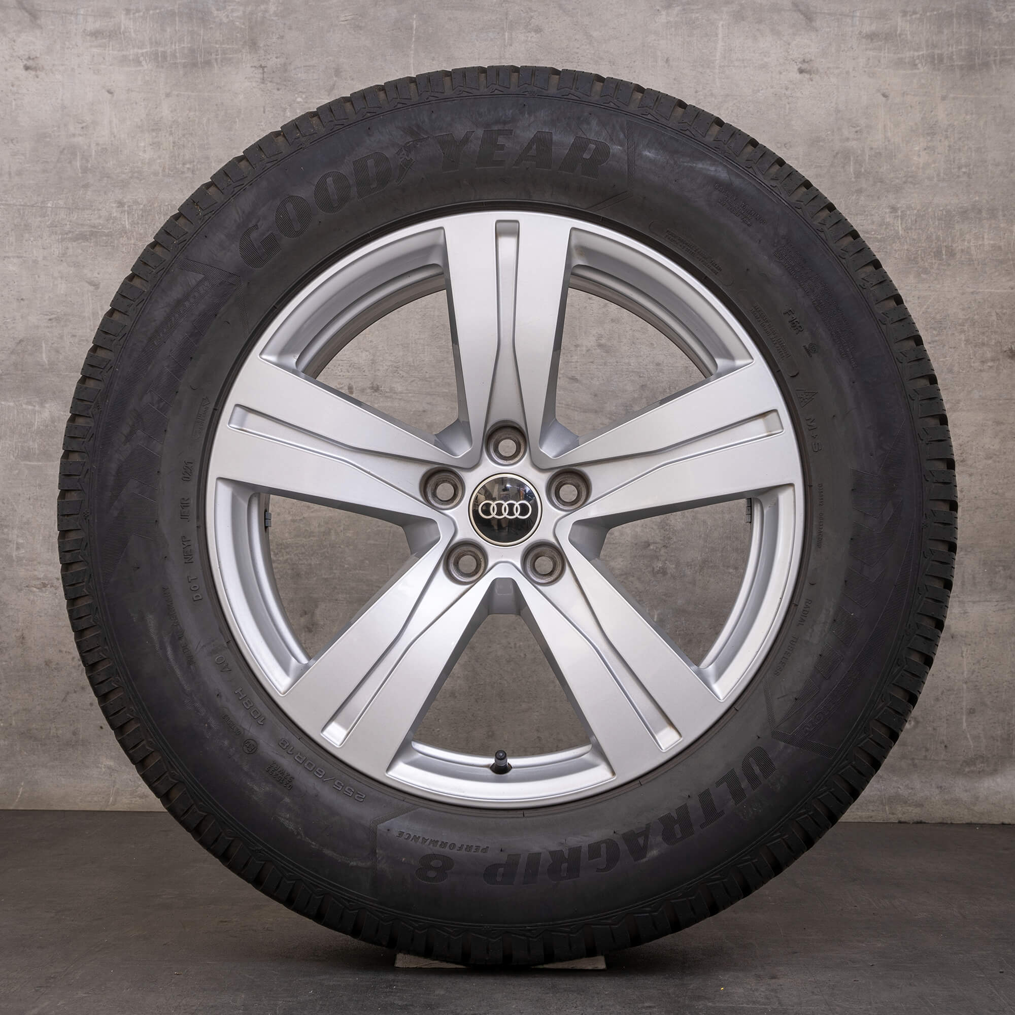 Oryginał Audi Q7 SQ7 koła zimowe 18 cali 4M felgi 4M0601025A srebrne błyszczące